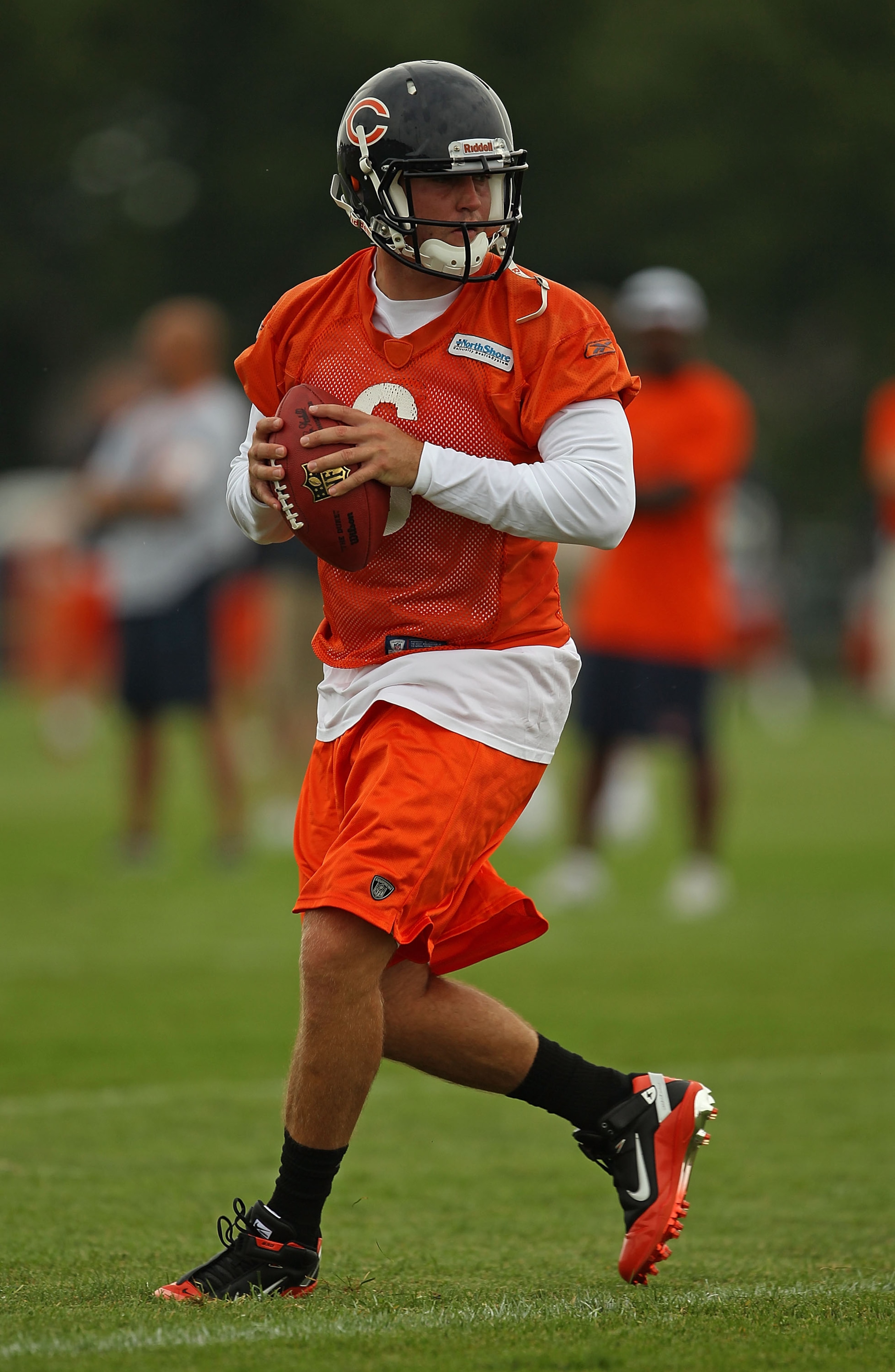 BOURBONNAIS, IL - JULY 30: Jay Culter #6 of the Chicago Bears looks for a receiver during a summer training camp practice at Olivet Nazarene University on July 30, 2010 in Bourbonnais, Illinois. (Photo by Jonathan Daniel/Getty Images)