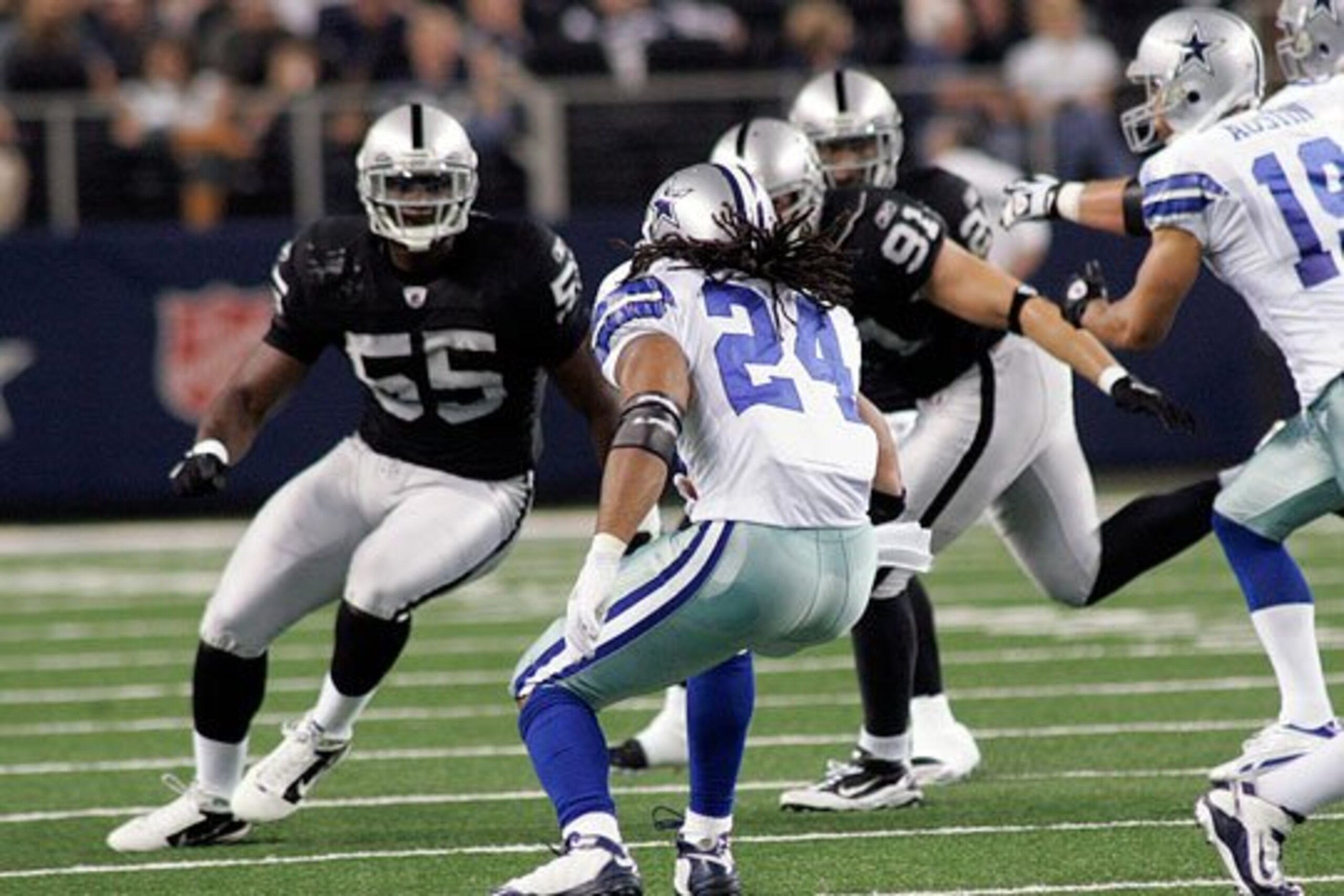 Rolando McClain and Trevor Scott close in on Cowboy RB Marion Barber