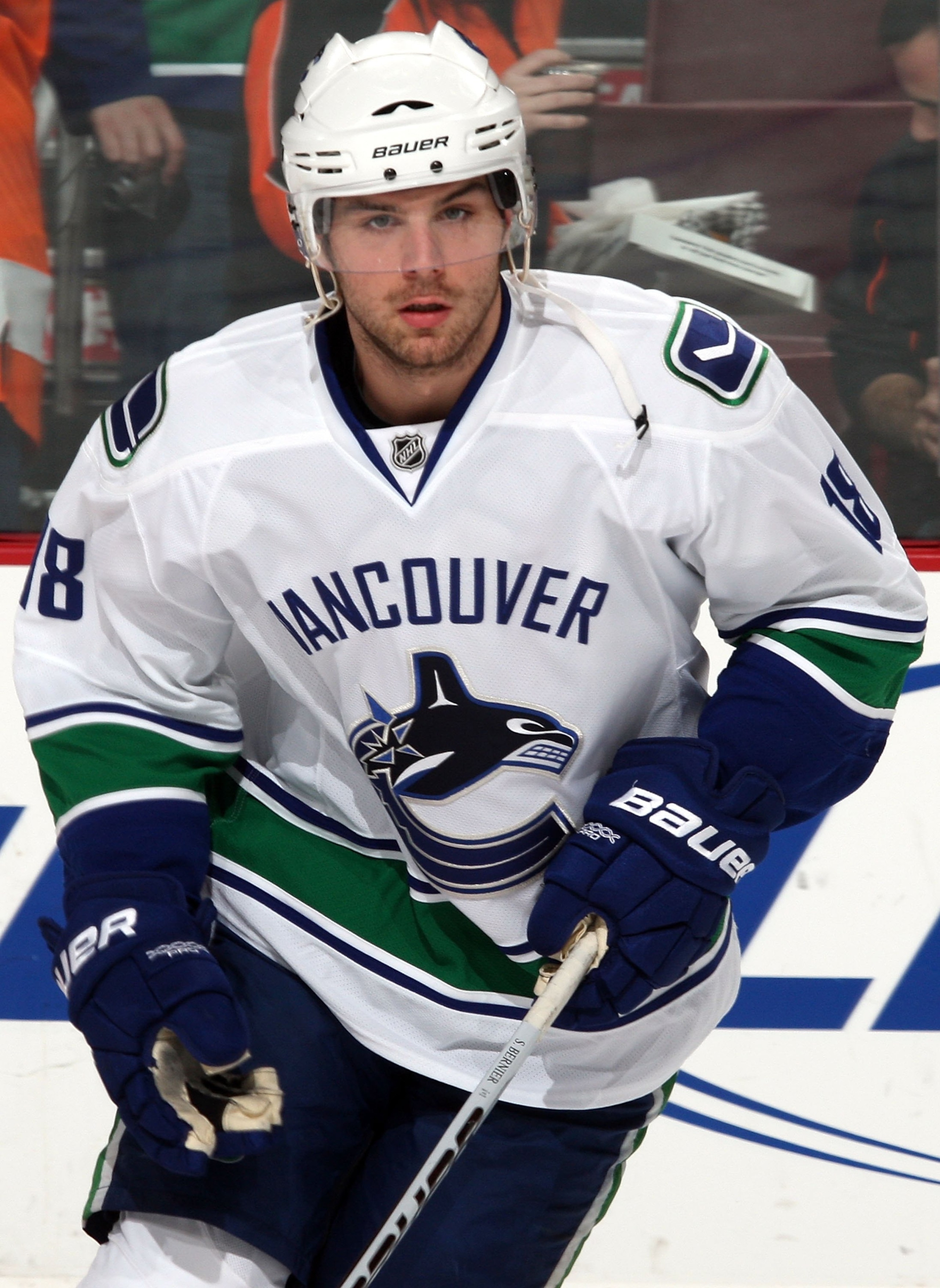 PHILADELPHIA - DECEMBER 03:  Steve Bernier #18 of the Vancouver Canucks warms up before playing against the Philadelphia Flyers on December 3, 2009 at Wachovia Center in Philadelphia, Pennsylvania.  (Photo by Jim McIsaac/Getty Images)