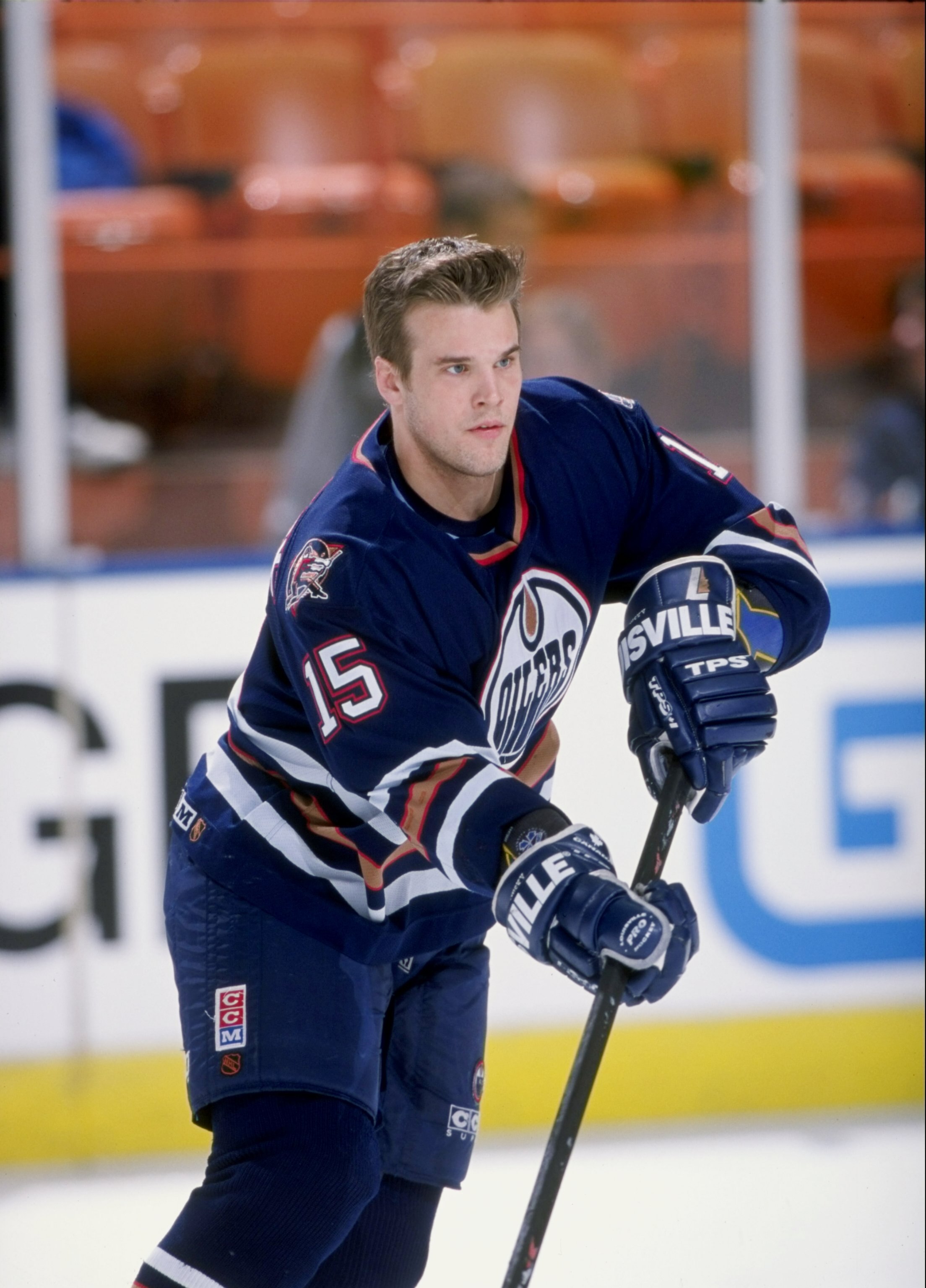 9 Apr 1998:  Defenseman Drake Berehowsky of the Edmonton Oilers in action during a game against the Los Angeles Kings at the Great Western Forum in Inglewood, California.  The Oilers defeated the Kings 4-0. Mandatory Credit: Vincent Laforet  /Allsport