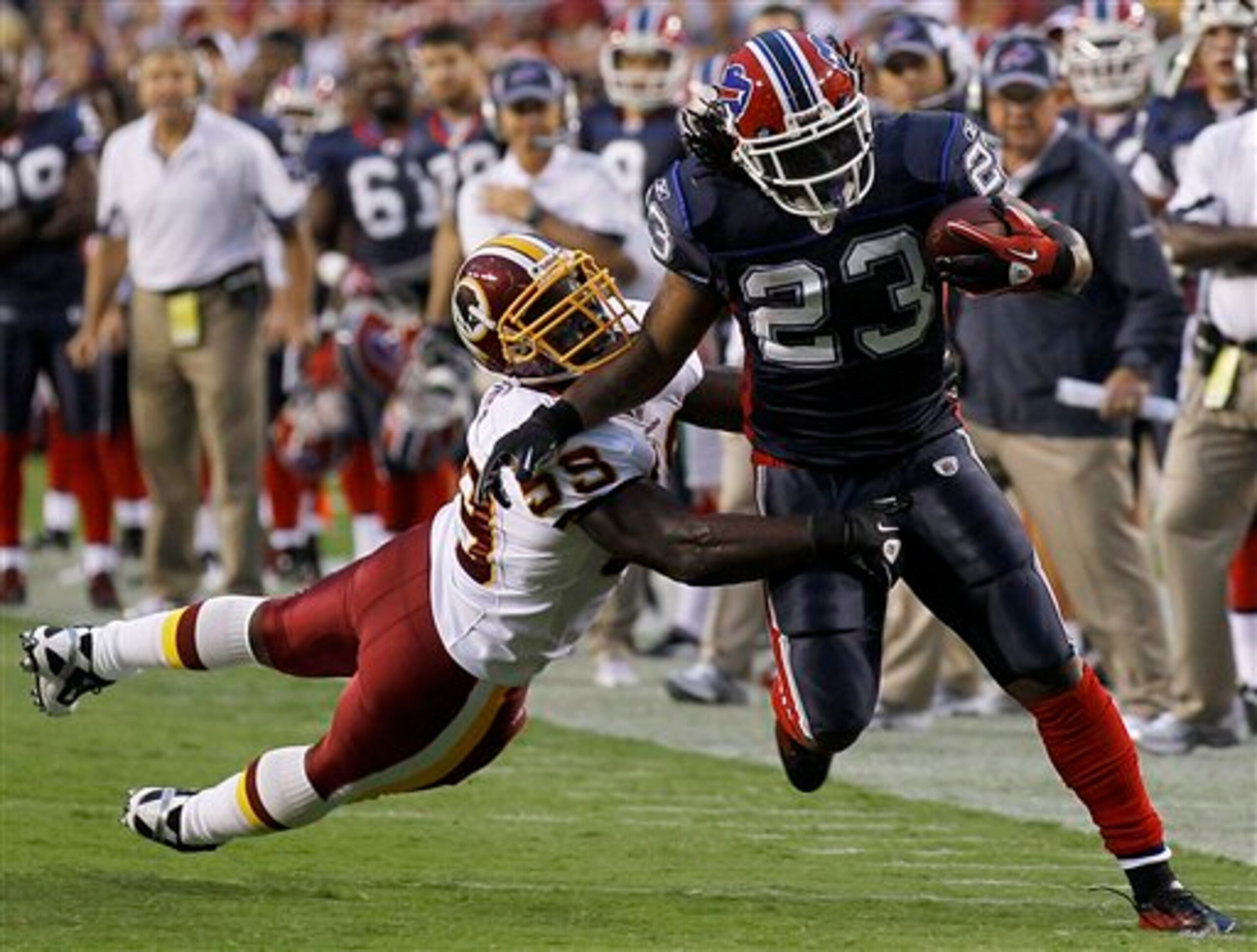 Ex-Bills LB London Fletcher tweaks Marshawn Lynch's ankle on this tackle