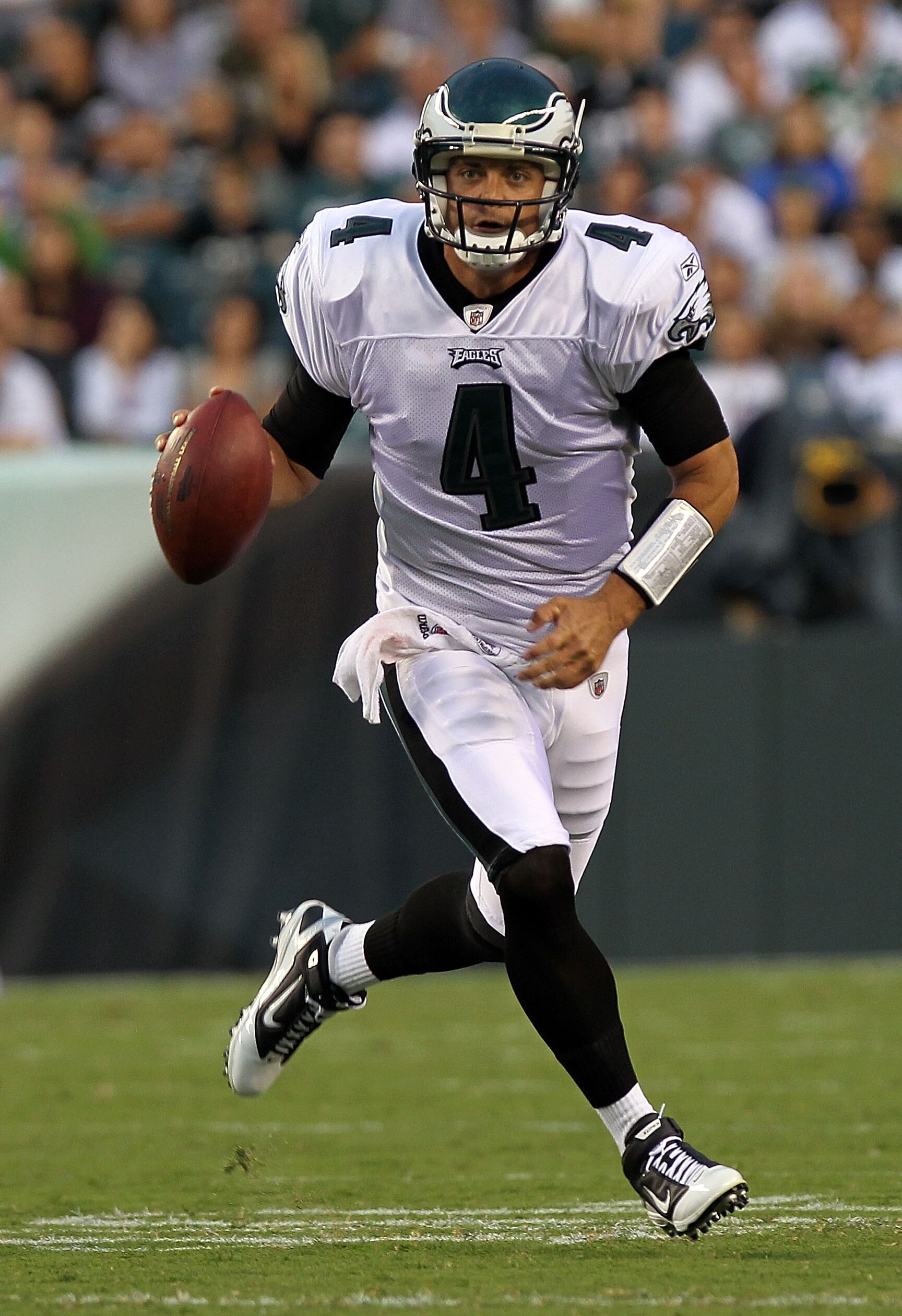 PHILADELPHIA - AUGUST 13: Kevin Kolb #4 of the Philadelphia Eagles runs with the ball against the Jacksonville Jaguars during their preseason game at Lincoln Financial Field on August 13, 2010 in Philadelphia, Pennsylvania.  (Photo by Nick Laham/Getty Ima