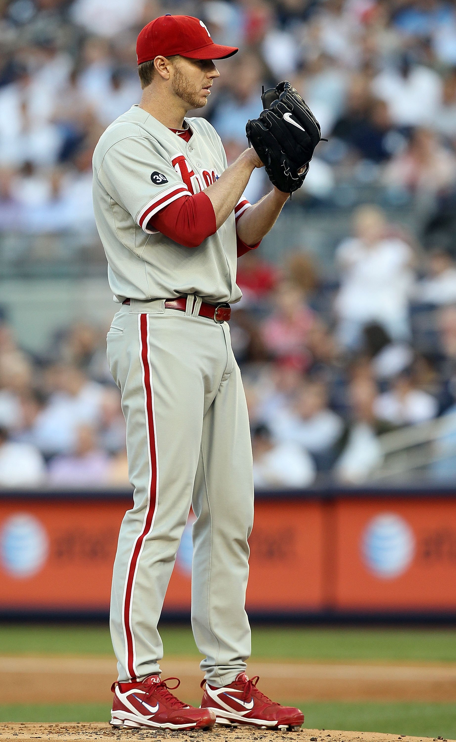 NEW YORK - JUNE 15:  Roy Halladay #34 of the Philadelphia Phillies delivers a pitch against the New York Yankees on June 15, 2010 at Yankee Stadium in the Bronx borough of New York City.  (Photo by Jim McIsaac/Getty Images)
