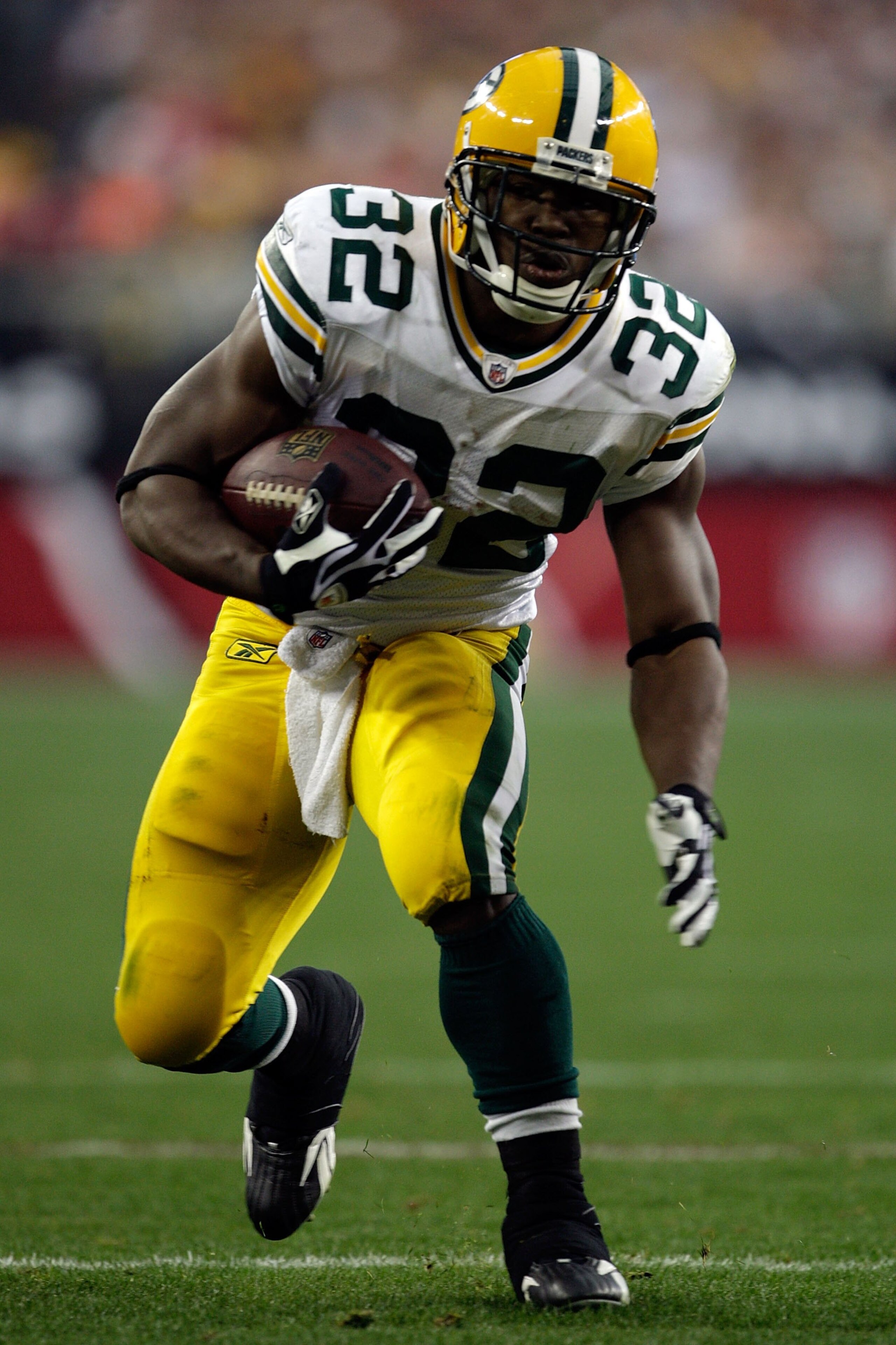 GLENDALE, AZ - JANUARY 03:  Brandon Jackson #32 of the Green Bay Packers runs the ball against the Arizona Cardinals at University of Phoenix Stadium on January 3, 2010 in Glendale, Arizona.  (Photo by Jamie Squire/Getty Images)