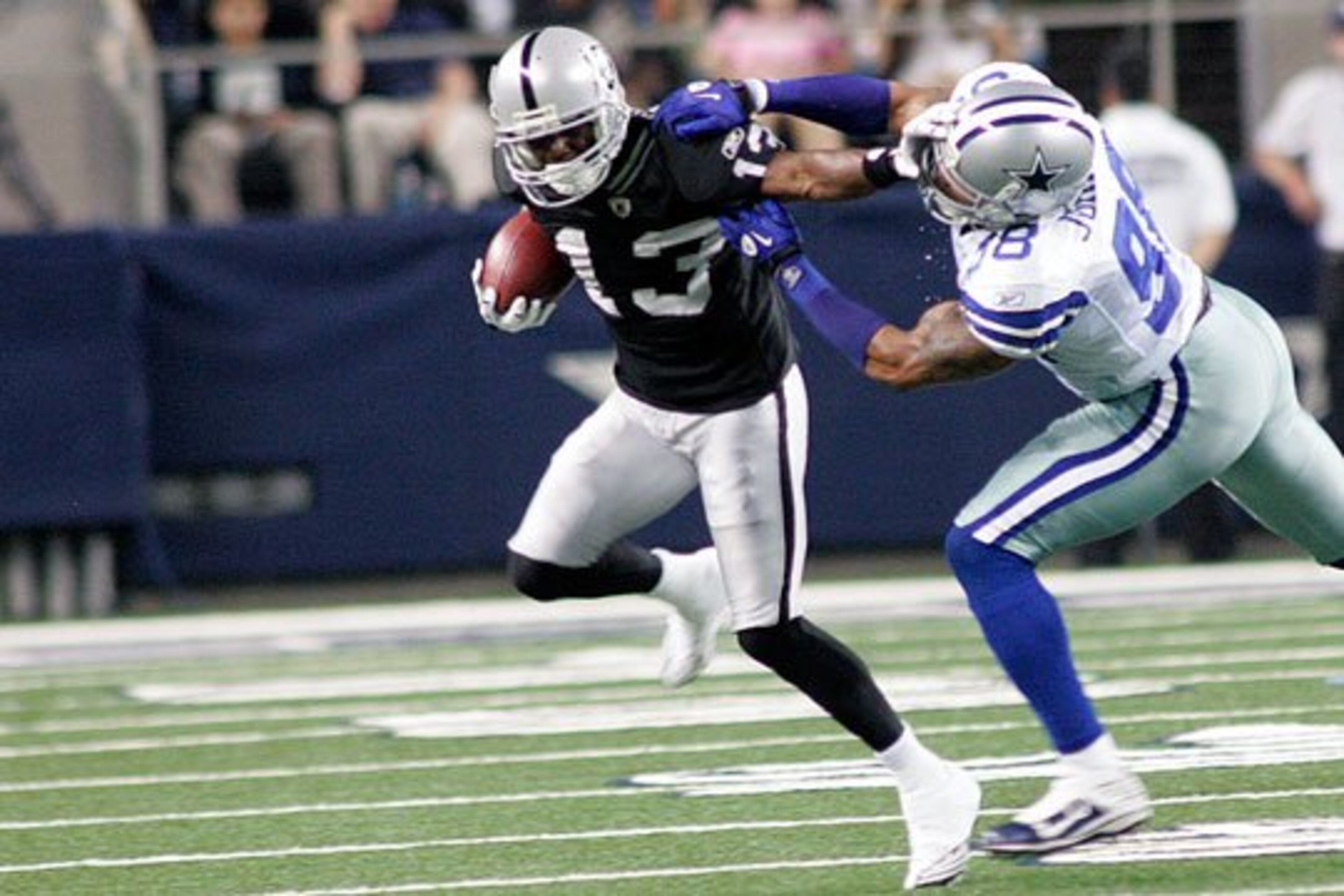 Yamon Figurs struggles for extra yards last Thursday in Dallas Yamon Figurs struggles for extra yards last Thursday in Dallas