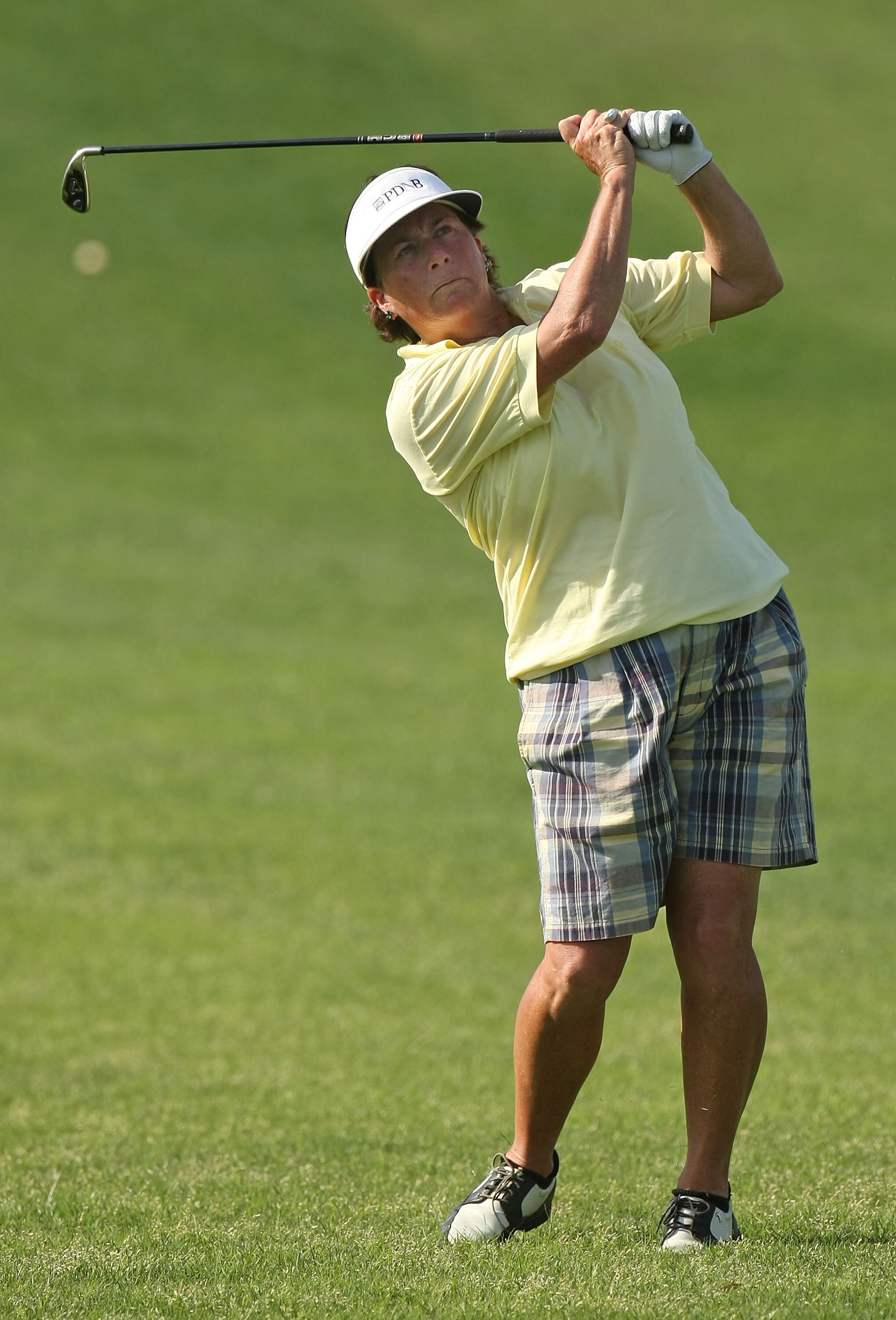RANCHO MIRAGE, CA - APRIL 04:  Amy Alcott hits her third shot on the second hole during the second round of the Kraft Nabisco Championship at Mission Hills Country Club on April 4, 2008 in Rancho Mirage, California.  (Photo by Stephen Dunn/Getty Images)