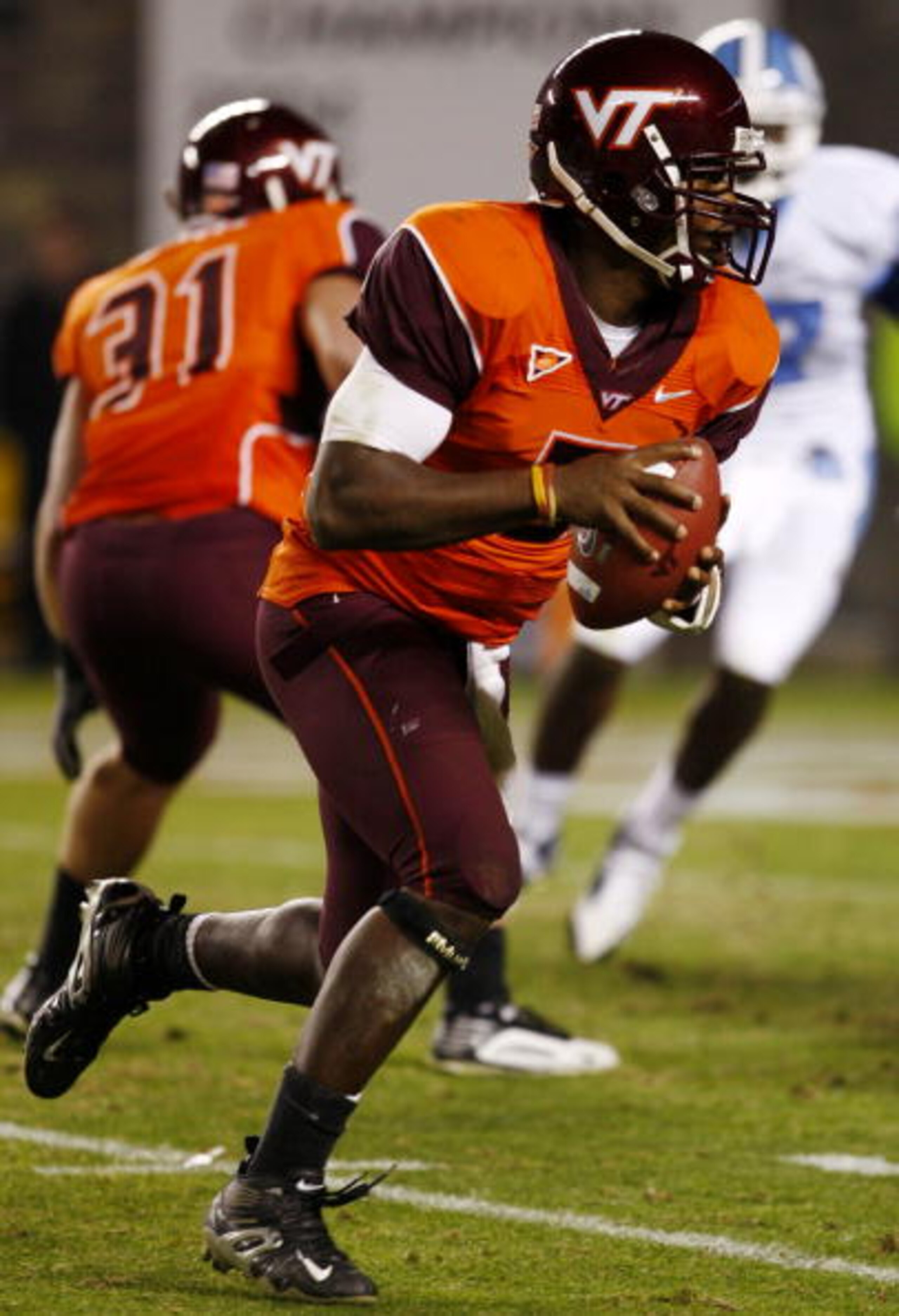 BLACKSBURG, VA - OCTOBER 29:  Quarterback Tyrod Taylor #5 of the Virginia Tech University Hokies runs with the ball against the North Carolina Tar Heels during the fourth quarter of the game at Lane Stadium on October 29, 2009 in Blacksburg, Virginia.  (P