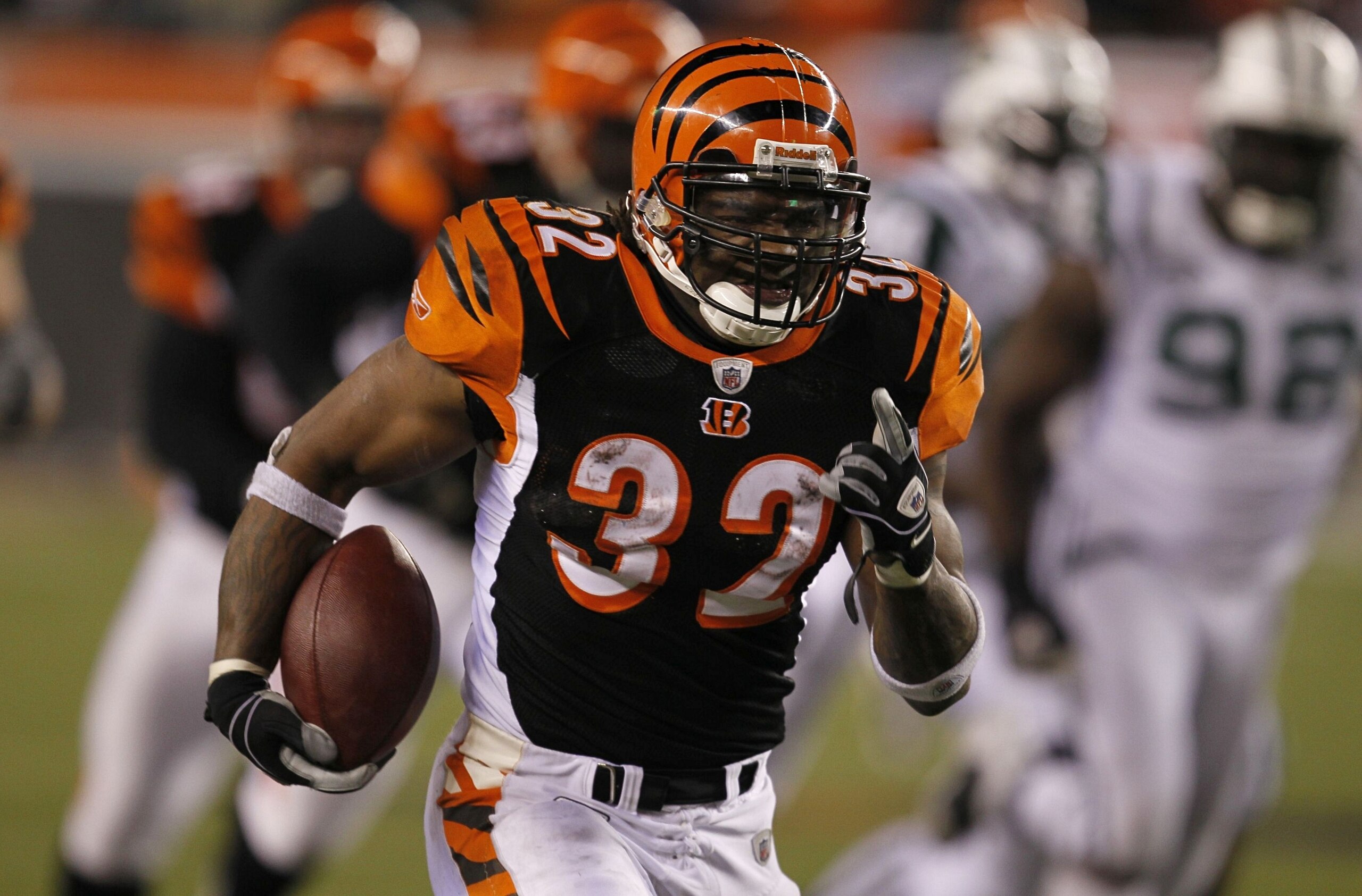 CINCINNATI - JANUARY 9:  Cedric Benson #32 of the Cincinnati Bengals runs for a 47-yard touchdown against the New York Jets in the second half during the 2010 AFC wild-card playoff game at Paul Brown Stadium on January 9, 2010 in Cincinnati, Ohio. (Photo