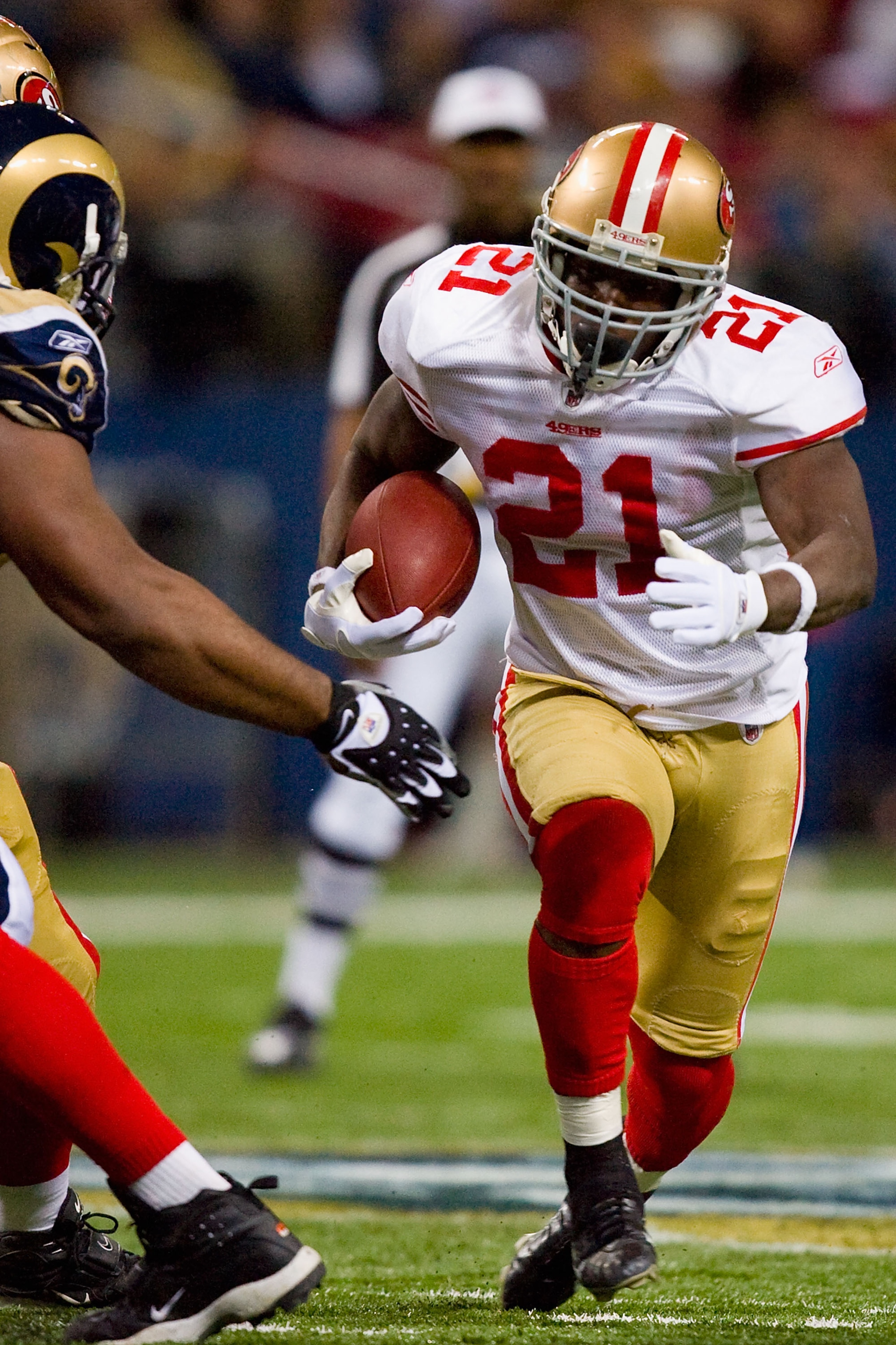 ST. LOUIS - JANUARY 3: Frank Gore #21 of the San Francisco 49ers rushes against the St. Louis Rams at the Edward Jones Dome on January 3, 2010 in St. Louis, Missouri.  The 49ers beat the Rams 28-6.  (Photo by Dilip Vishwanat/Getty Images)