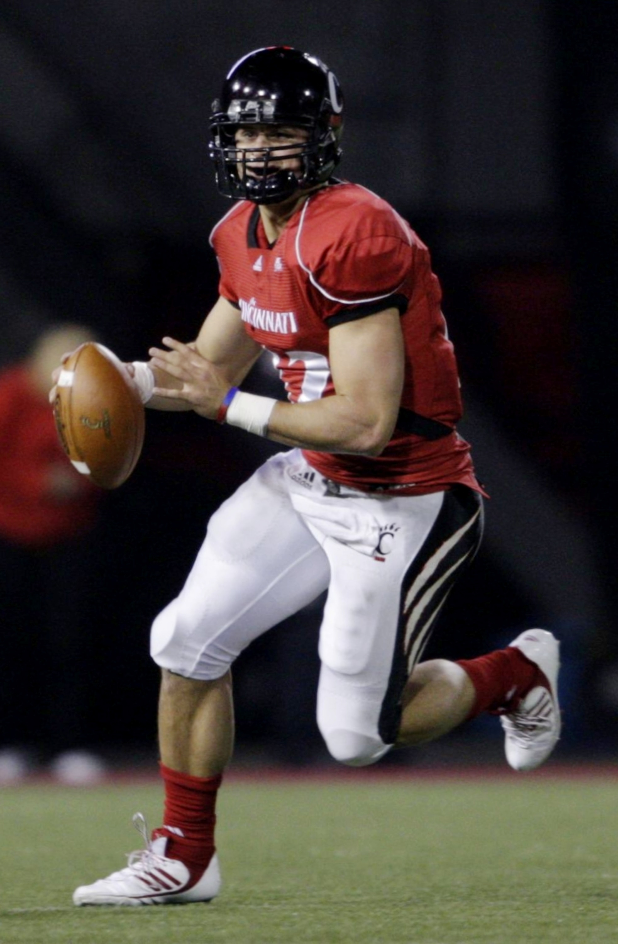 CINCINNATI - NOVEMBER 13: Quarterback Zach Collaros #12 of the the Cincinnati Bearcats looks to pass in the fourth quarter of the game against the West Virginia Mountaineers at Nippert Stadium on November 13, 2009 in Cincinnati, Ohio.  The Bearcats won th