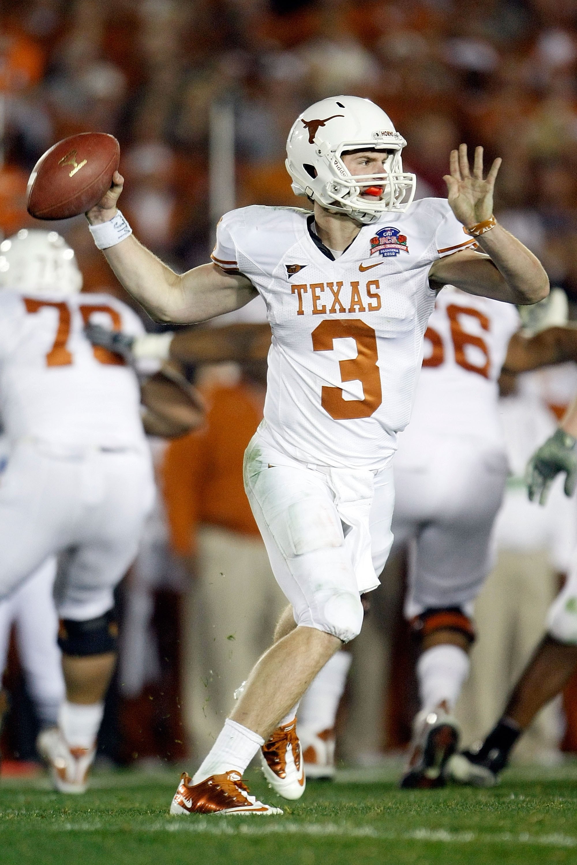 PASADENA, CA - JANUARY 07:  Quarterback Garrett Gilbert #3 of the Texas Longhorns drops back to pass against the Alabama Crimson Tide during the Citi BCS National Championship game at the Rose Bowl on January 7, 2010 in Pasadena, California.  (Photo by Je