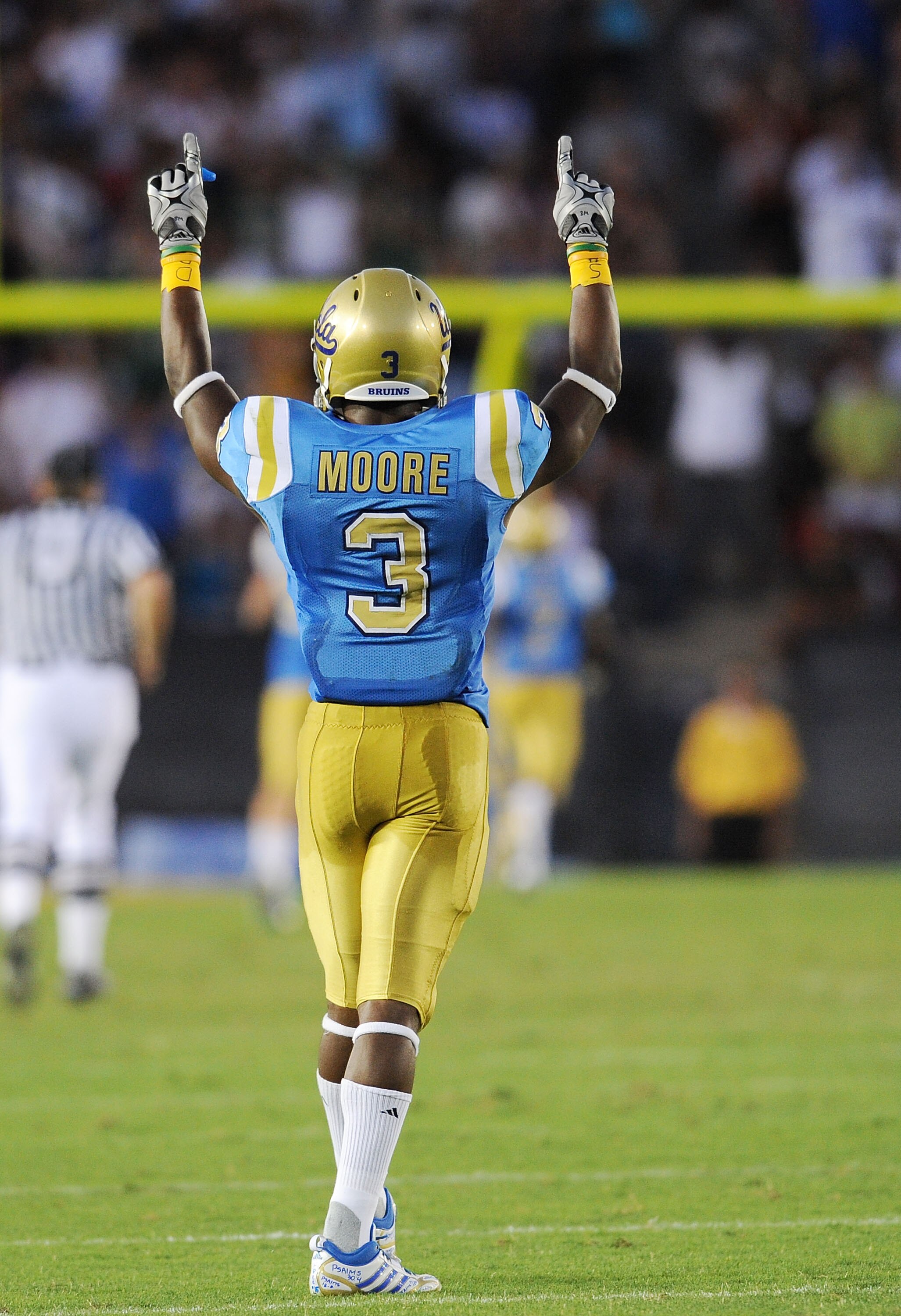 PASADENA, CA - SEPTEMBER 05:  Rahim Moore #3 of the UCLA Bruins celebrates during the game against the San Diego State Aztecs at the Rose Bowl on September 5, 2009 in Pasadena, California.  (Photo by Lisa Blumenfeld/Getty Images)