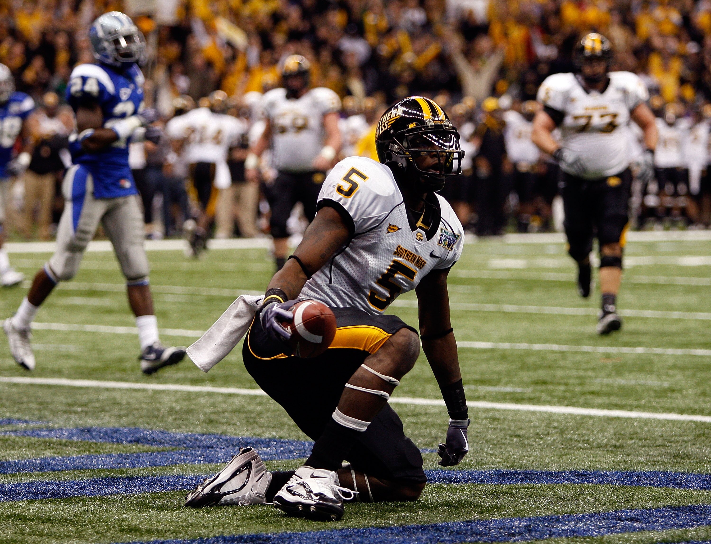 NEW ORLEANS - DECEMBER 20:  DeAndre Brown #5 of the Southern Miss Golden Eagles celebrates after catching a two point conversion pass against the Middle Tennessee Blue Raiders during the R+L Carriers New Orleans Bowl at the Louisiana Superdome on December