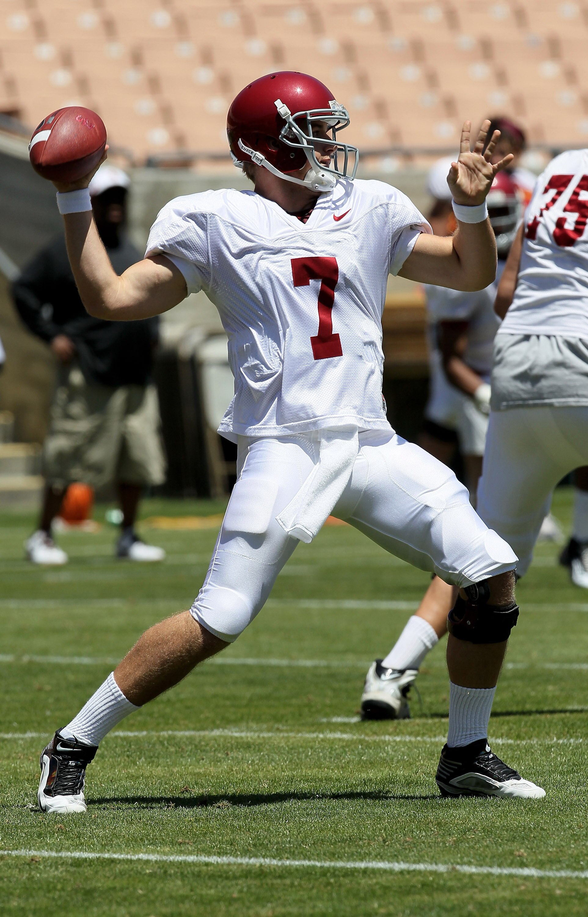 LOS ANGELES, CA - MAY 01:  Quarterback Matt Barkley #7 throws a pass during the  USC Trojans spring game on  May 1, 2010 at the Los Angeles Memorial Coliseum in Los Angeles, California.  (Photo by Stephen Dunn/Getty Images)