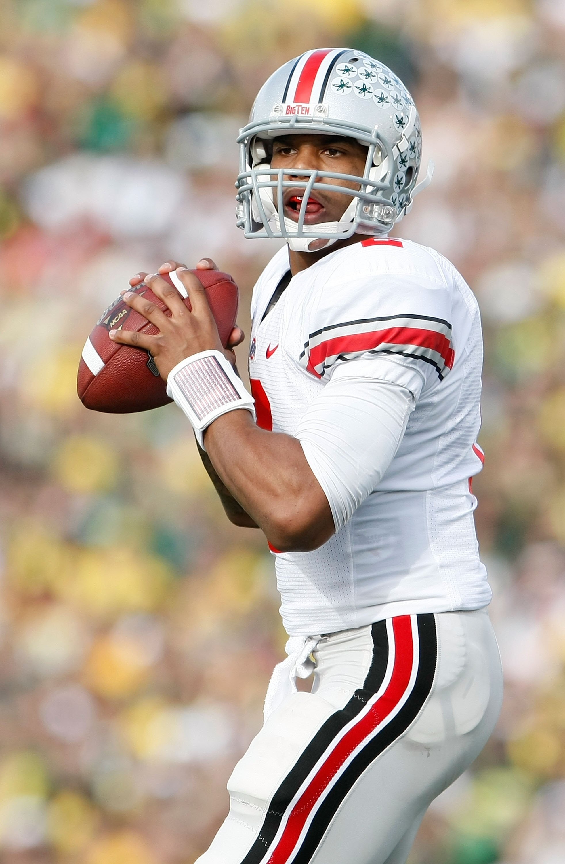 PASADENA, CA - JANUARY 01:  Quarterback Terrelle Pryor #2 of the Ohio State Buckeyes drops back to pass against the Oregon Ducks during the 96th Rose Bowl game on January 1, 2010 in Pasadena, California.  (Photo by Jeff Gross/Getty Images)