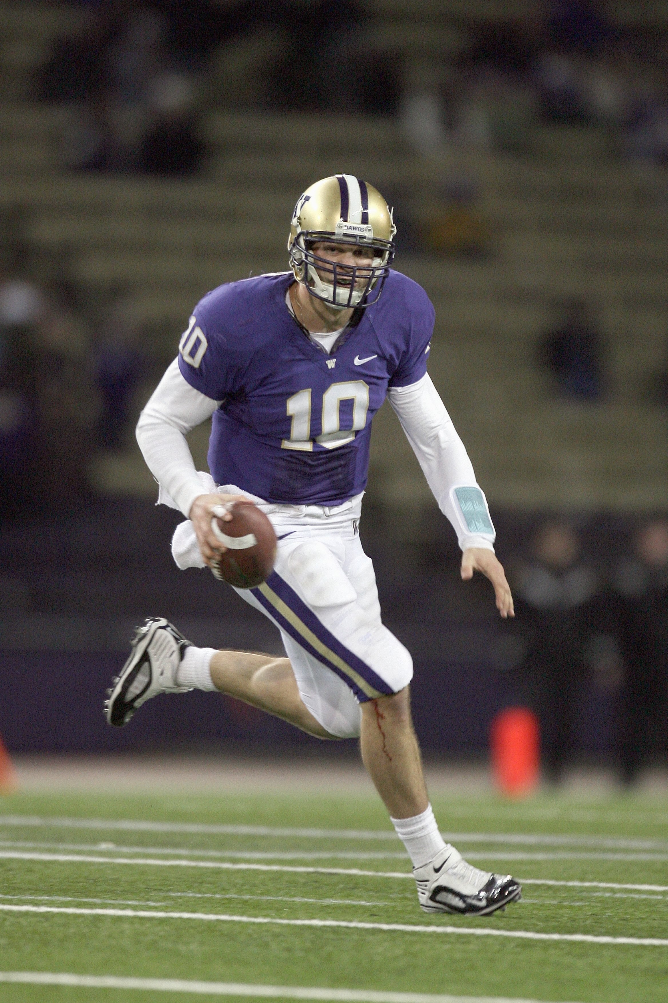 SEATTLE - DECEMBER 05:  Jake Locker #10 of the Washington Huskies runs the ball during game against the California Bears on December 5, 2009 at Husky Stadium in Seattle, Washington. The Huskies defeated the Bears 42-10. (Photo by Otto Greule Jr/Getty Imag