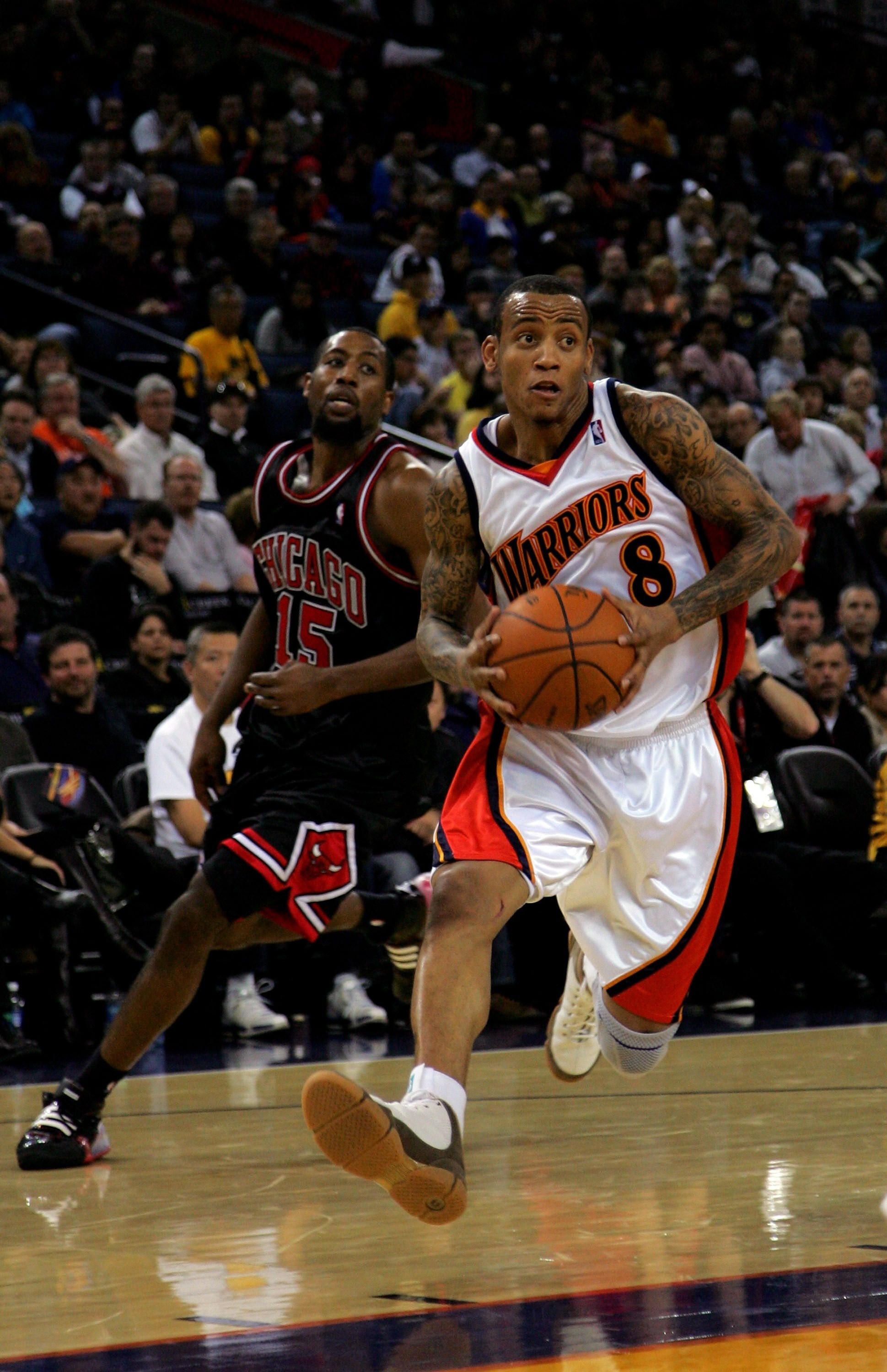 OAKLAND, CA - JANUARY 18:  Monta Ellis #8 of the Golden State Warriors in action during their game against the Chicago Bulls at Oracle Arena on January 18, 2010 in Oakland, California.  NOTE TO USER: User expressly acknowledges and agrees that, by downloa