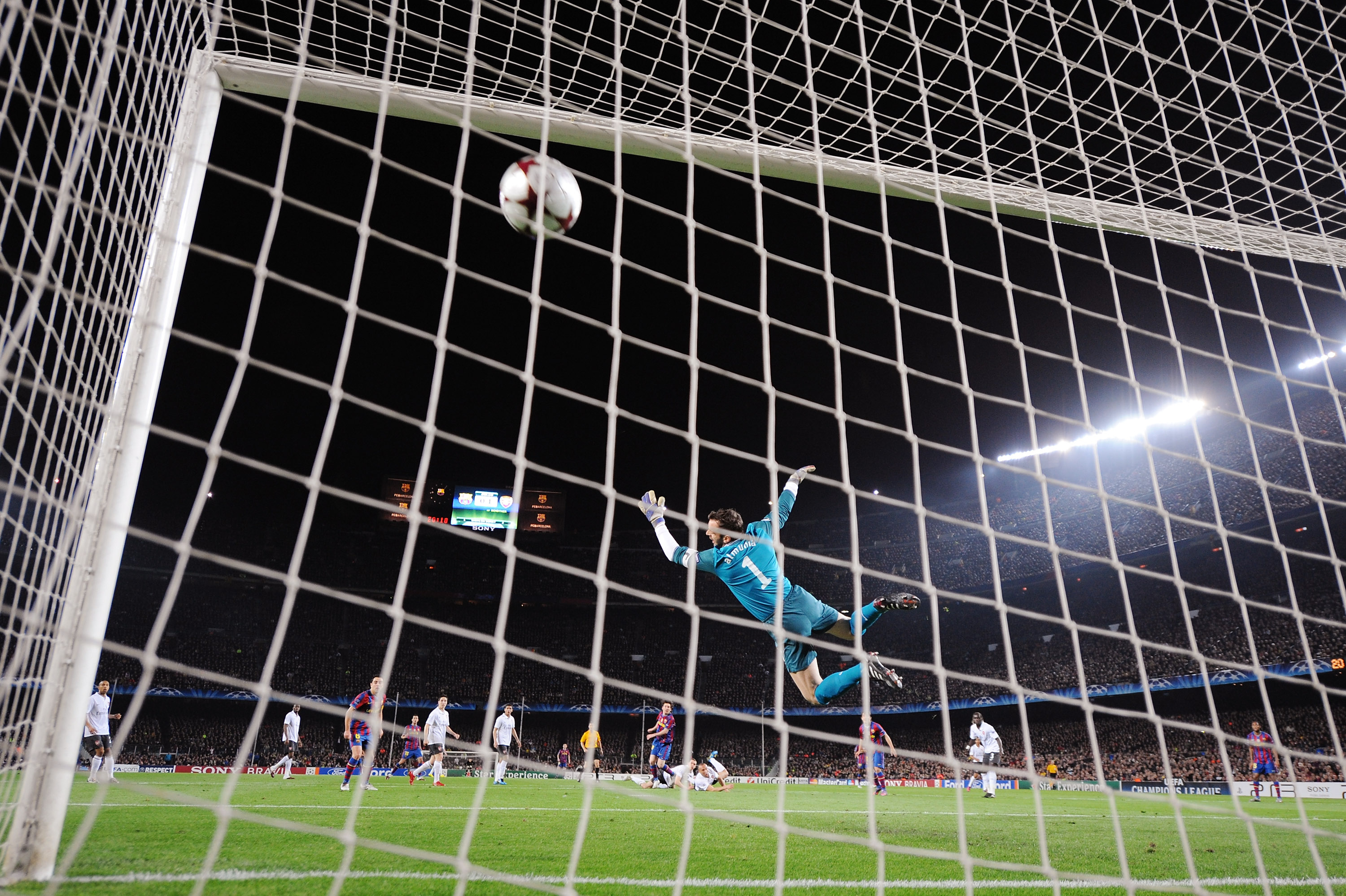 BARCELONA, SPAIN - APRIL 06:  Lionel Messi of Barcelona scores his first goal past goalkeeper Manuel Almunia of Arsenal during the UEFA Champions League quarter final second leg match between Barcelona and Arsenal at Camp Nou on April 6, 2010 in Barcelona