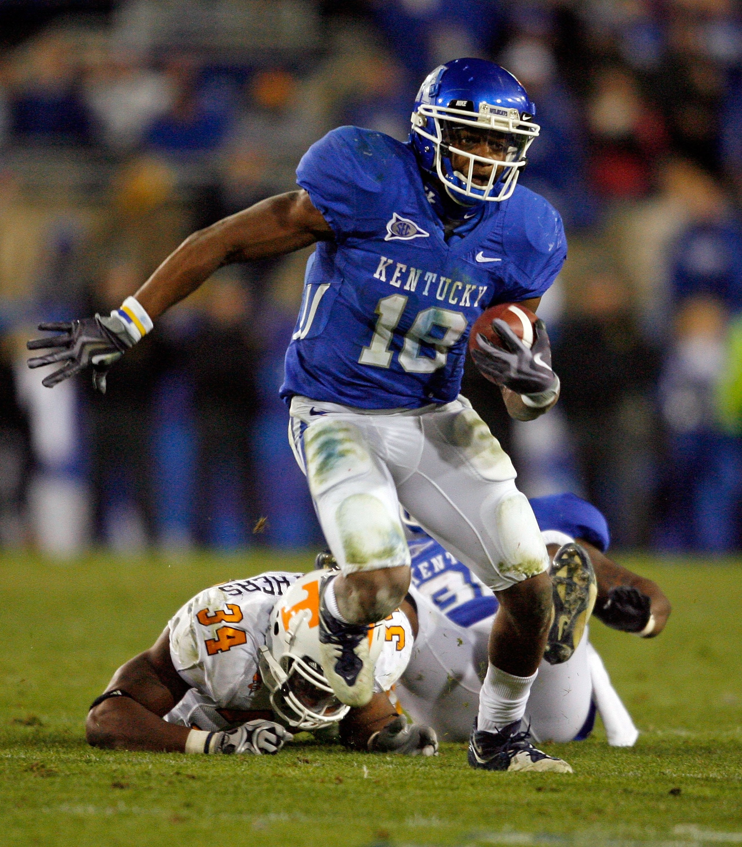 LEXINGTON, KY - NOVEMBER 28:  Randall Cobb #18 of the Kentucky Wildcats runs with the ball against the Tennessee Volunteers during the SEC game at Commonwealth Stadium on November 28, 2009 in Lexington, Kentucky.  (Photo by Andy Lyons/Getty Images)