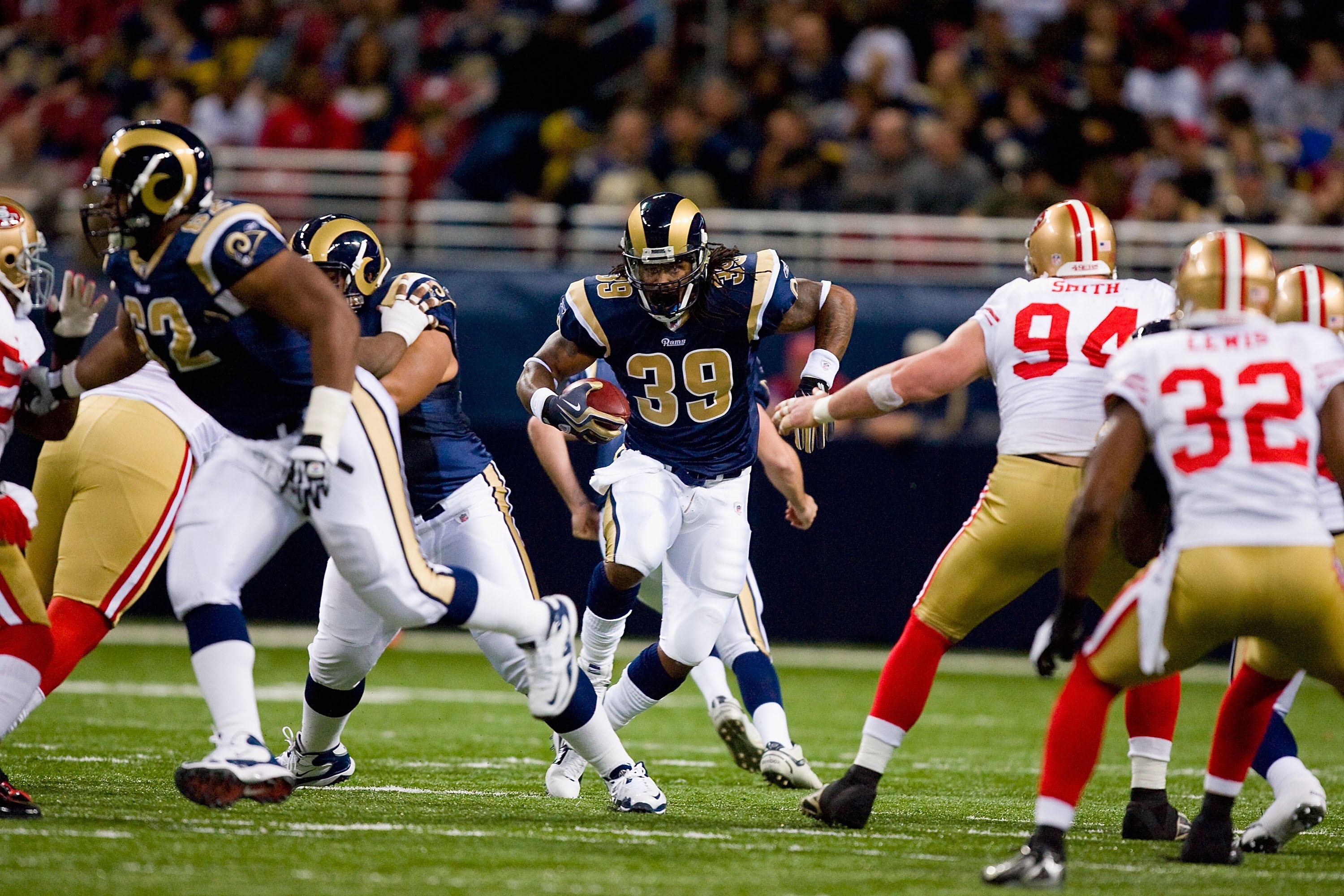 ST. LOUIS - JANUARY 3: Steven Jackson #39 of the St. Louis Rams carries the ball during the game against the San Francisco 49ers at the Edward Jones Dome on January 3, 2010 in St. Louis, Missouri.  The 49ers beat the Rams 28-6.  (Photo by Dilip Vishwanat/