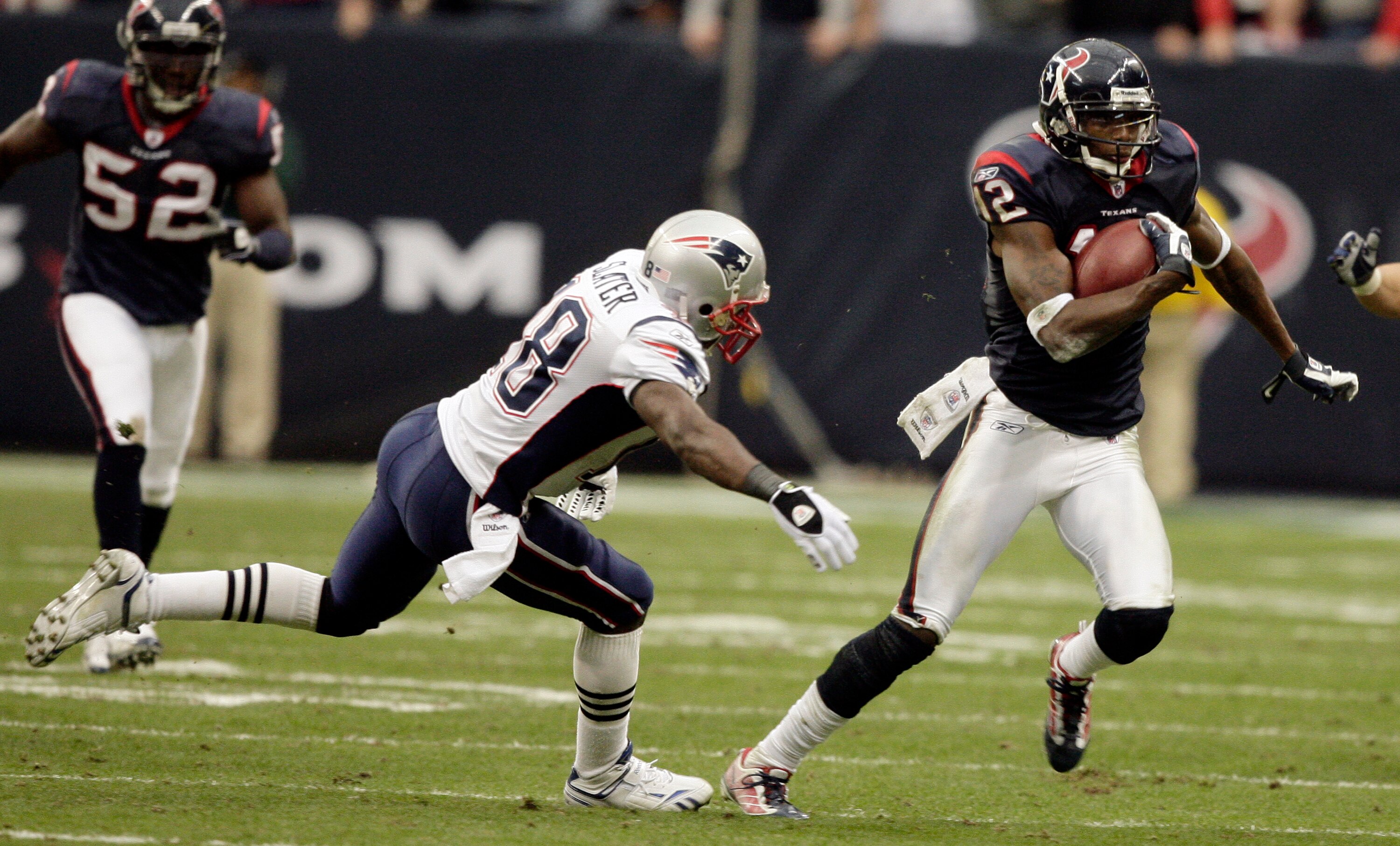 HOUSTON - JANUARY 03:  Kick returner Jacoby Jones #12 of  the Houston Texans avoids a tackle from Matthew Slater #18 of the New England Patriots at Reliant Stadium on January 3, 2010 in Houston, Texas.  (Photo by Bob Levey/Getty Images)