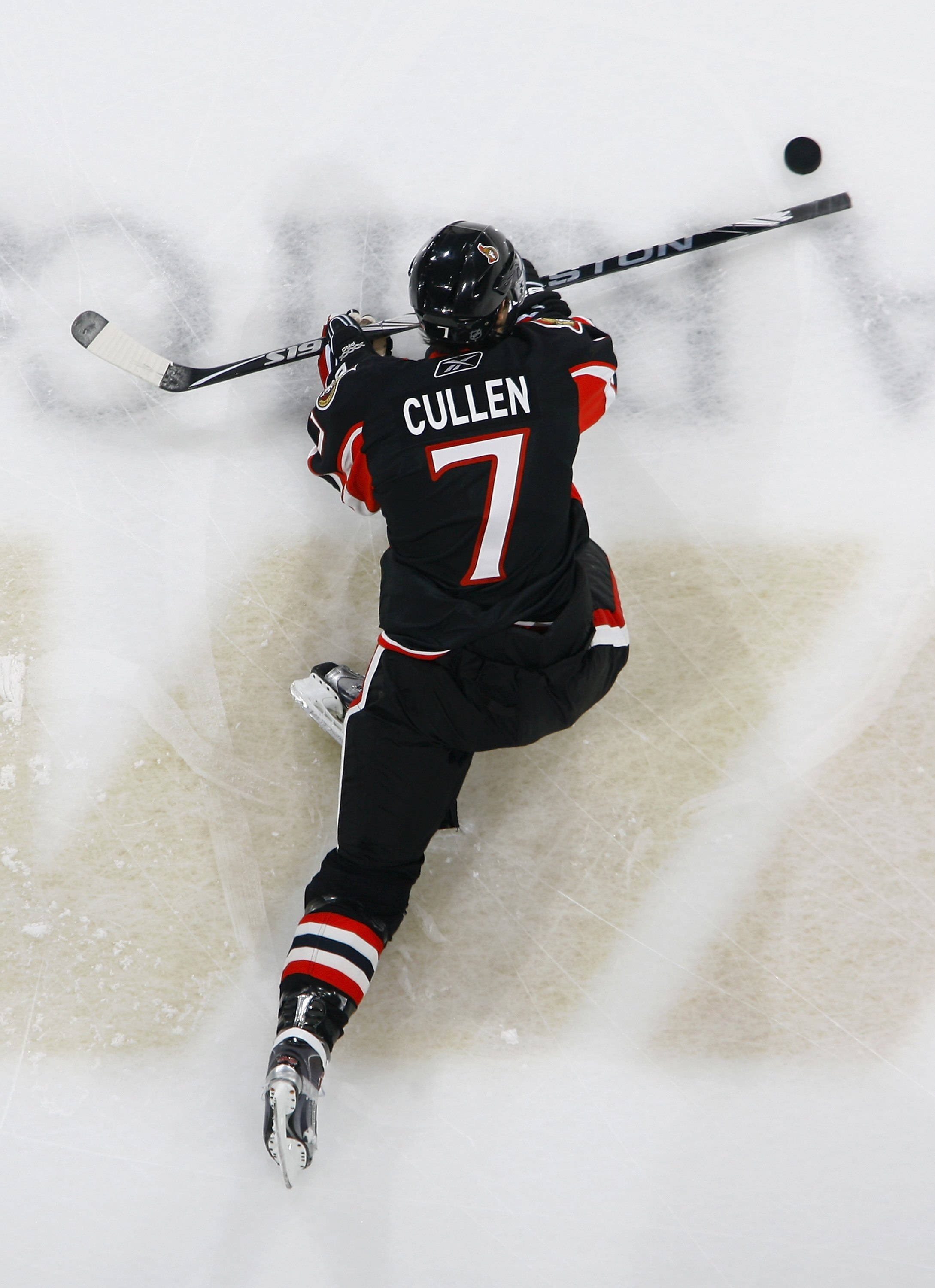 OTTAWA, ON - MARCH 06:  Matt Cullen #7 of the Ottawa Senators stretches during warm-ups prior to the start of a game agianst the Toronto Maple Leafs at Scotiabank Place on March 6, 2010 in Ottawa, Canada.  (Photo by Phillip MacCallum/Getty Images)