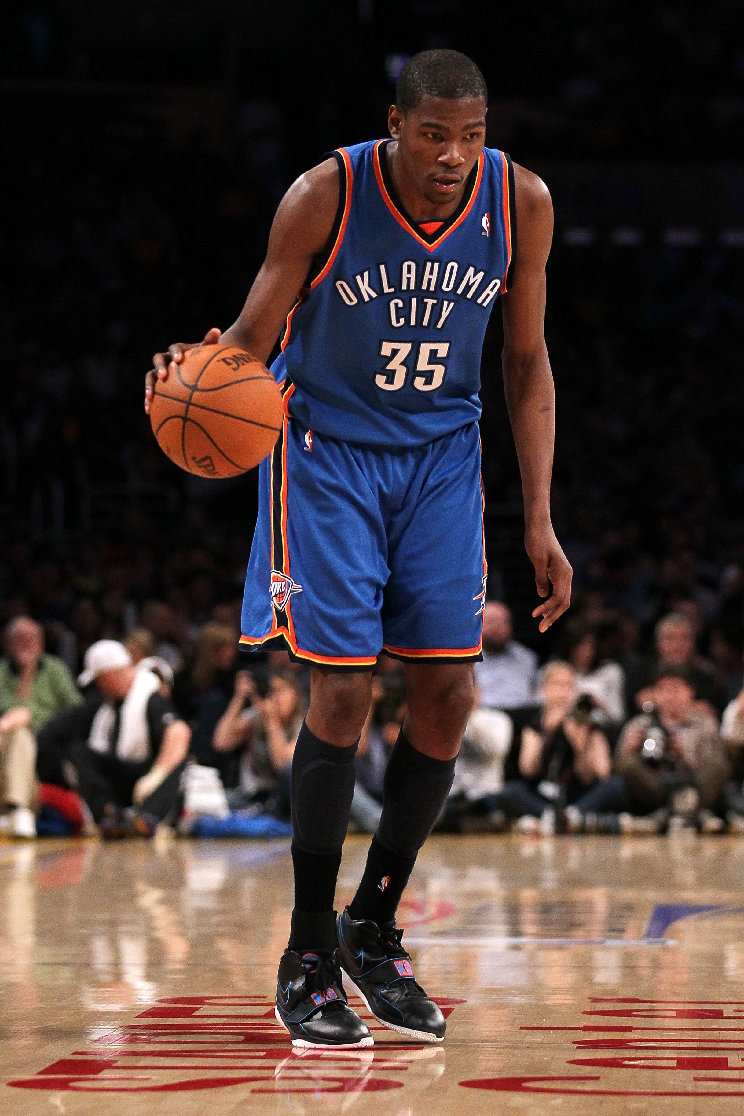 LOS ANGELES, CA - APRIL 27:  Kevin Durant #35 of the Oklahoma City Thunder moves the ball while taking on the Los Angeles Lakers during Game Five of the Western Conference Quarterfinals of the 2010 NBA Playoffs at Staples Center on April 27, 2010 in Los A