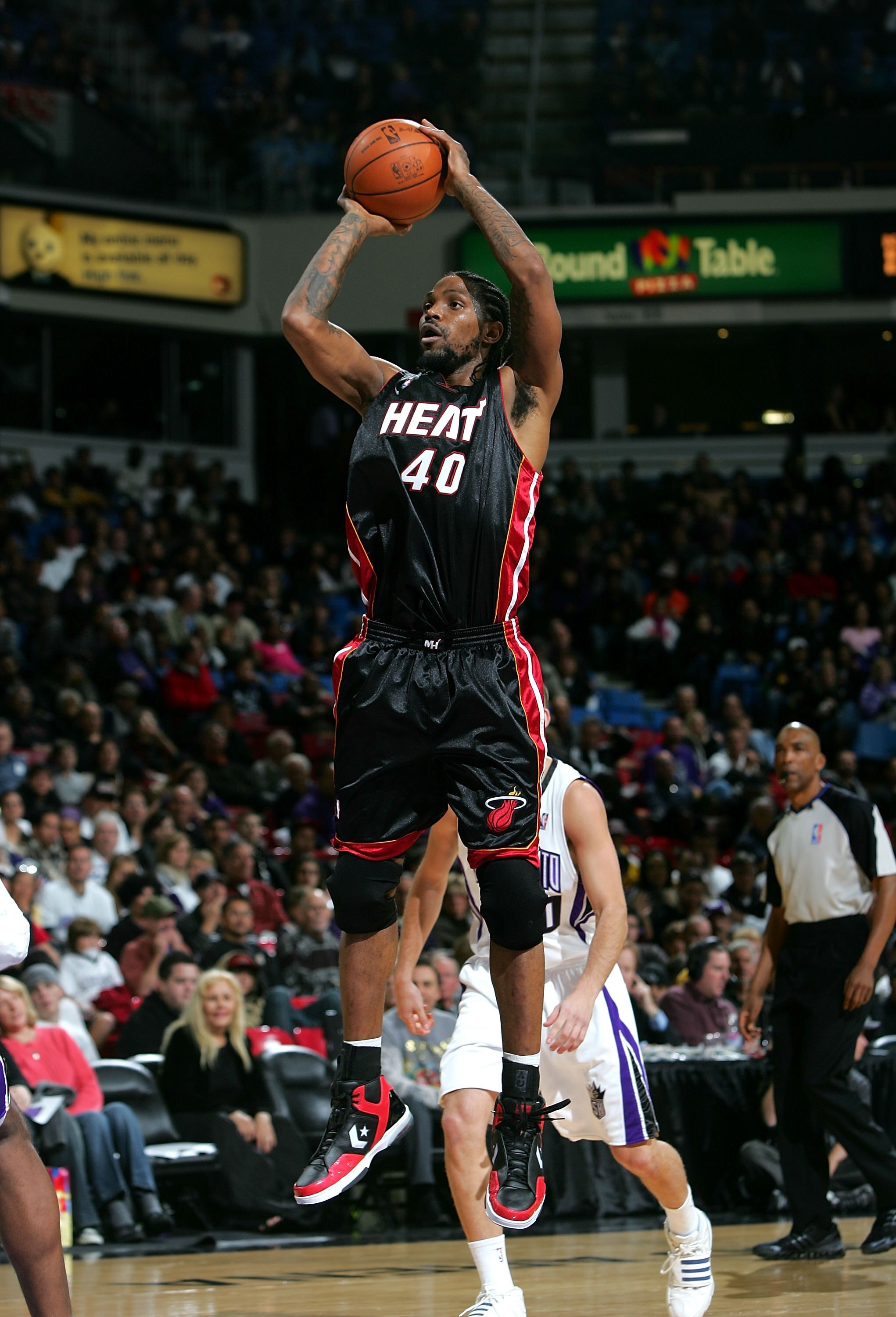 SACRAMENTO, CA - DECEMBER 06:  Udonis Haslem #40 of the Miami Heat in action during their game against the Sacramento Kings at ARCO Arena on December 6, 2009 in Sacramento, California.  NOTE TO USER: User expressly acknowledges and agrees that, by downloa