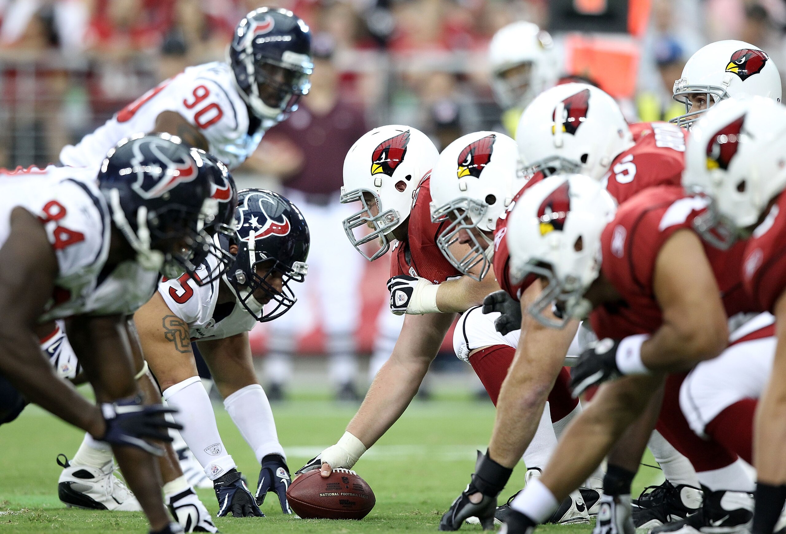 GLENDALE, AZ - AUGUST 14:  Center Lyle Sendlein #63 of the Arizona Cardinals prepares to snap the ball during preseason NFL game against the Houston Texans at the University of Phoenix Stadium on August 14, 2010 in Glendale, Arizona.  (Photo by Christian 