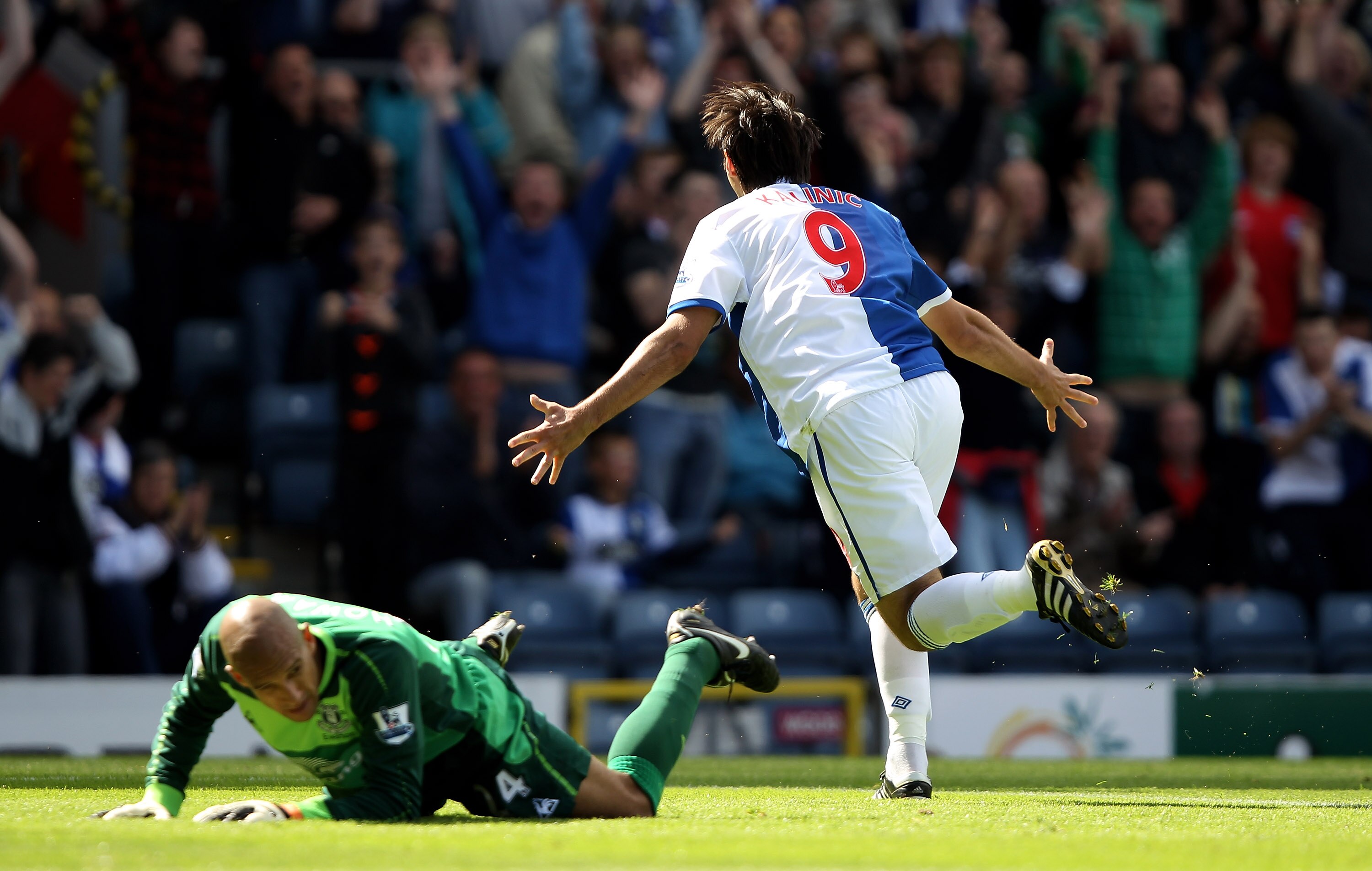 BLACKBURN, ENGLAND - AUGUST 14:  Nikola Kalinic of Blackburn Rovers celebrates after scoring the first goal after beating Everton keeper Tim Howard during the Barclays Premier League match between Blackburn Rovers and Everton at Ewood Park on August 14, 2