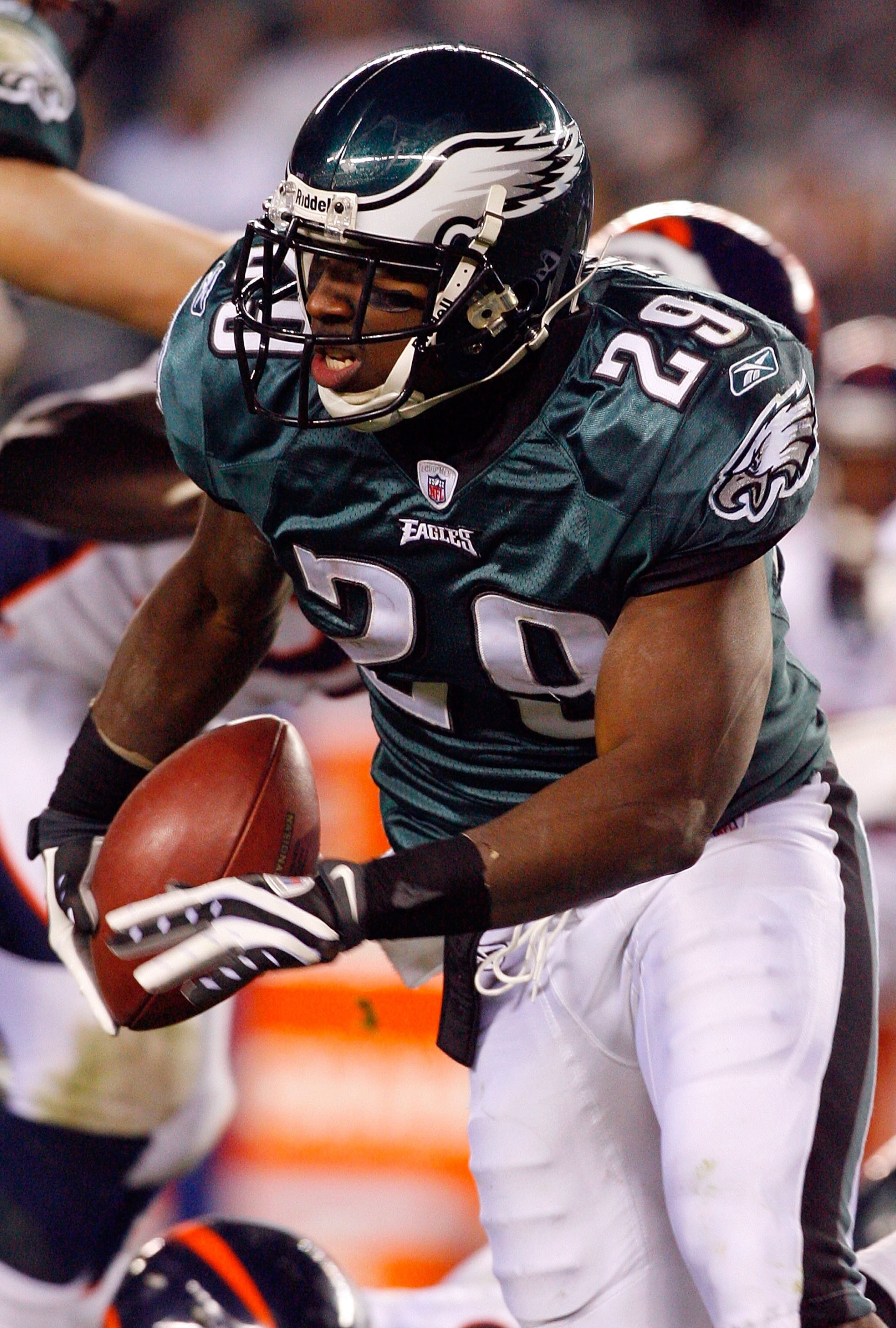 PHILADELPHIA - DECEMBER 27: LeSean McCoy #29 of the Philadelphia Eagles runs the ball against the Denver Broncos on December 27, 2009 at Lincoln Financial Field in Philadelphia, Pennsylvania. The Eagles defeated the Broncos 30-27. (Photo by Jim McIsaac/ PHILADELPHIA - DECEMBER 27: LeSean McCoy #29 of the Philadelphia Eagles runs the ball against the Denver Broncos on December 27, 2009 at Lincoln Financial Field in Philadelphia, Pennsylvania. The Eagles defeated the Broncos 30-27. (Photo by Jim McIsaac/