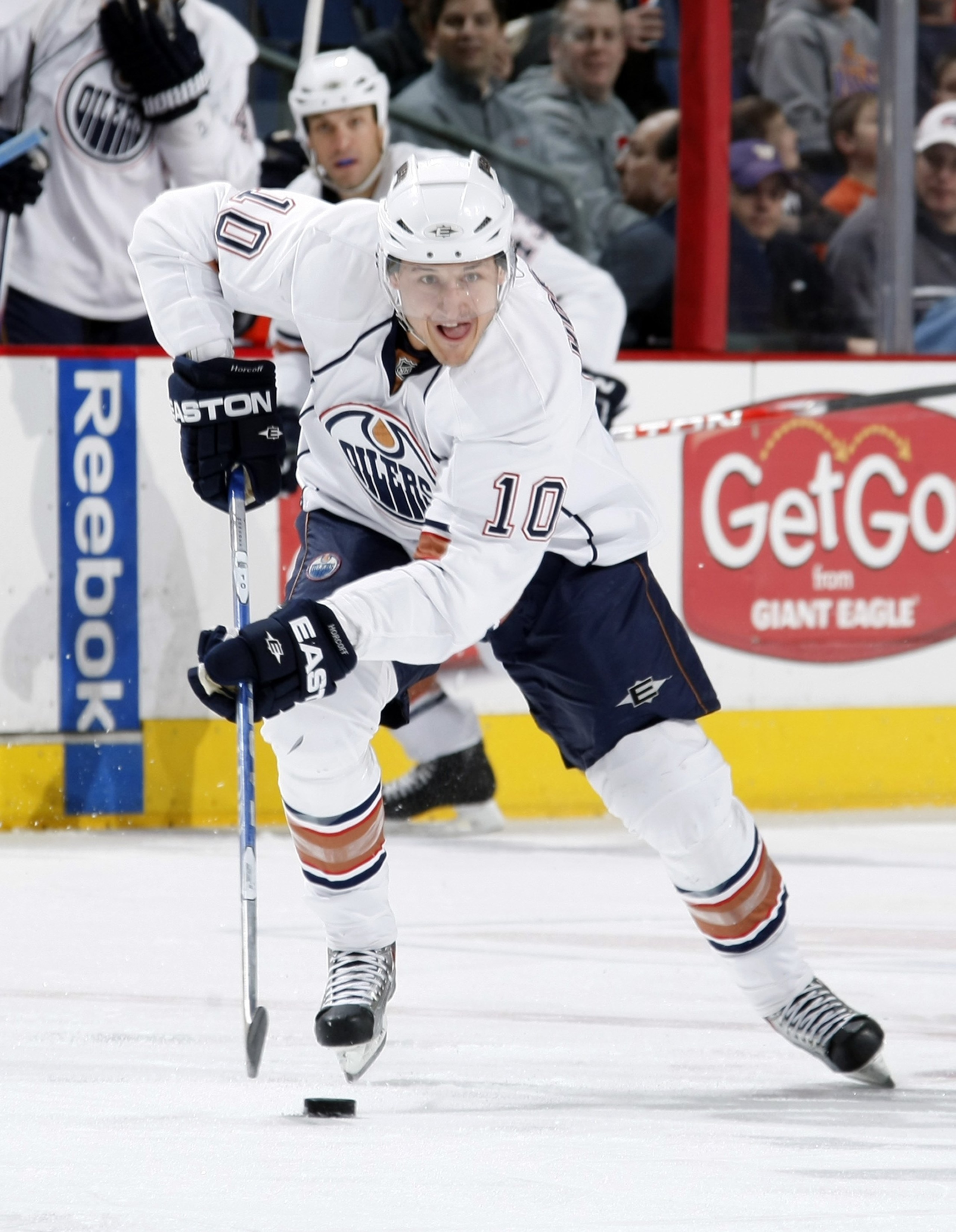 COLUMBUS, OH - MARCH 15:  Shawn Horcoff #10 of the Edmonton Oilers plays the puck in the neutral zone during their NHL game against the Columbus Blue Jackets on March 15, 2010 at Nationwide Arena in Columbus, Ohio. The Blue Jackets defeated the Oilers 5-3