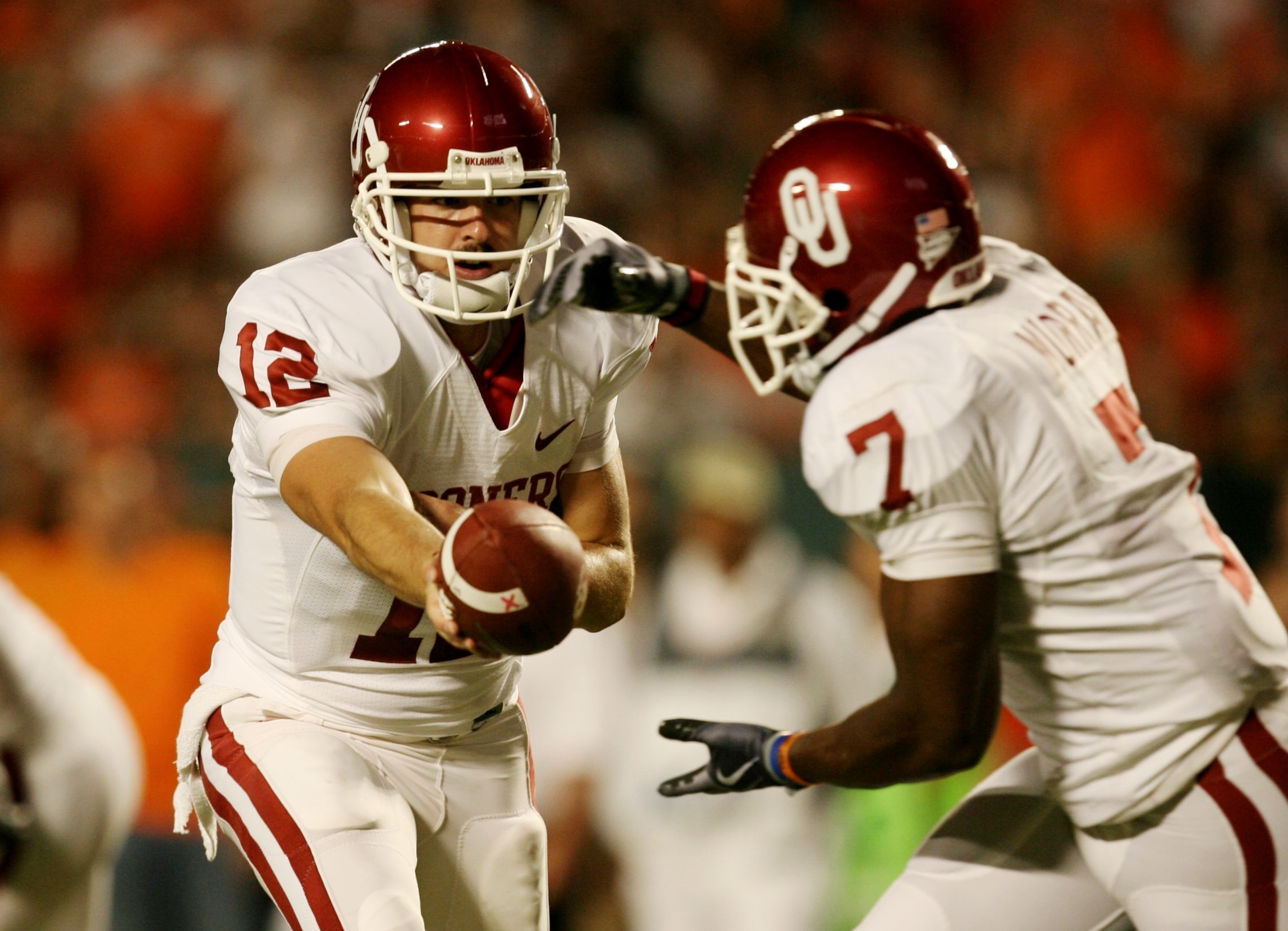 MIAMI GARDENS, FL - OCTOBER 3:   Quarterback Landry Jones #12 of the Oklahoma Sooners hands the ball off to teammate runningback DeMarco Murray #7 in the first quarter against the Miami Hurricanes on October 3, 2009 at Landshark Stadium in Miami Gardens,