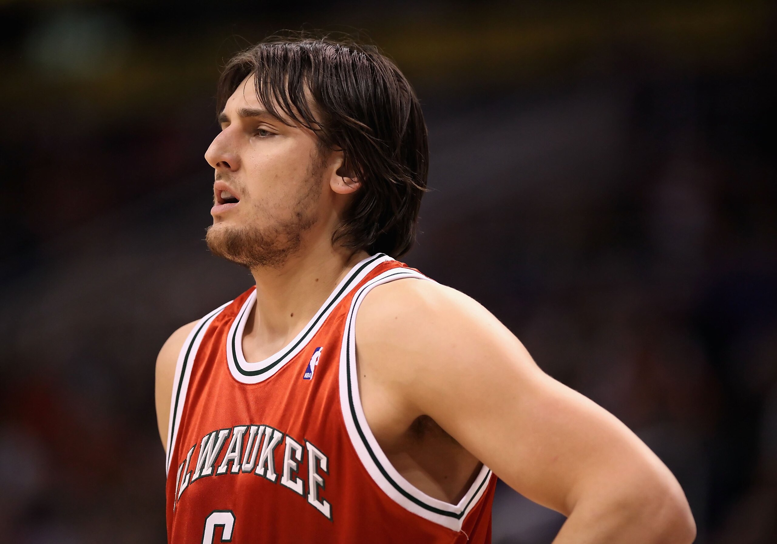 PHOENIX - JANUARY 11: Andrew Bogut #6 of the Milwaukee Bucks in action during the NBA game against the Phoenix Suns at US Airways Center on January 11, 2010 in Phoenix, Arizona. The Suns defeated the Rockets 118-110. NOTE TO USER: User expressly acknowle PHOENIX - JANUARY 11: Andrew Bogut #6 of the Milwaukee Bucks in action during the NBA game against the Phoenix Suns at US Airways Center on January 11, 2010 in Phoenix, Arizona. The Suns defeated the Rockets 118-110. NOTE TO USER: User expressly acknowle
