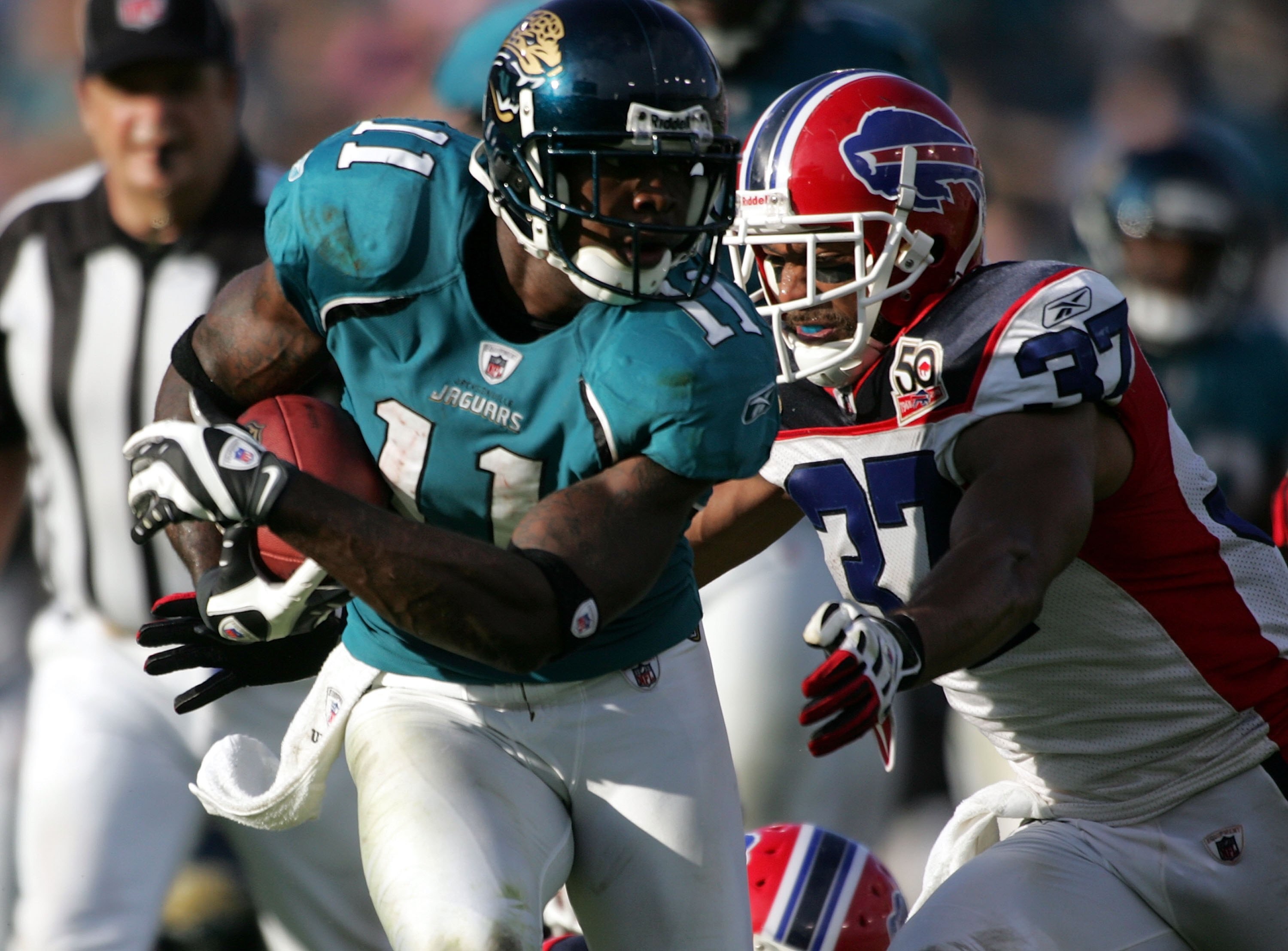 JACKSONVILLE, FL - NOVEMBER 22:  Reciever Mike Sims-Walker #11 of the Jacksonville Jaguars catches  a pass against the Buffalo Bills at Jacksonville Municipal Stadium on November 22, 2009 in Jacksonville, Florida.  Jacksonville defeated Buffalo 18-15.  (P