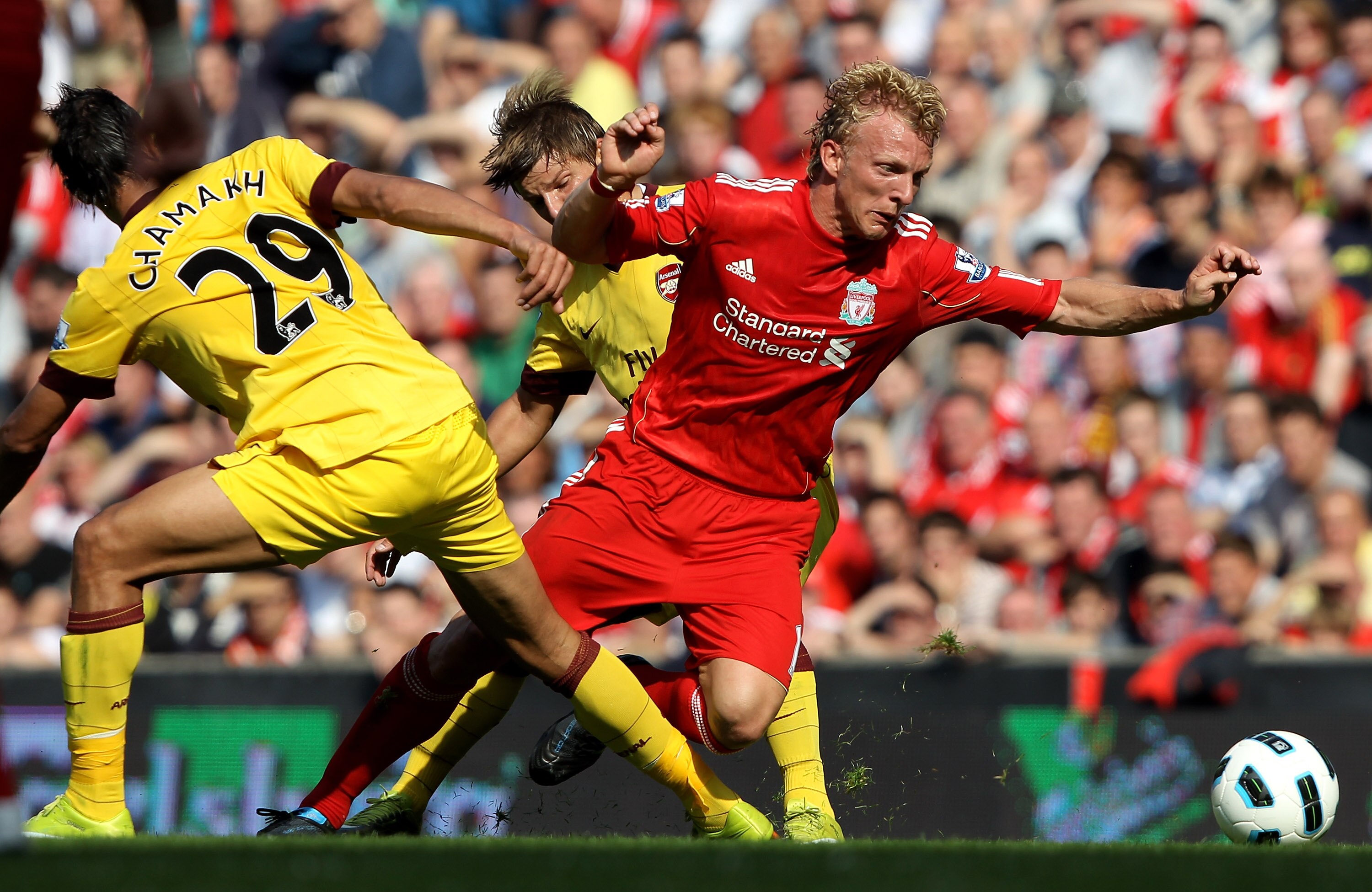LIVERPOOL, ENGLAND - AUGUST 15:  Marouane Chamakh  of Arsenal challenges Dirk Kuyt of Liverpool during the Barclays Premier League match between Liverpool and Arsenal at Anfield on August 15, 2010 in Liverpool, England.  (Photo by Clive Brunskill/Getty Im