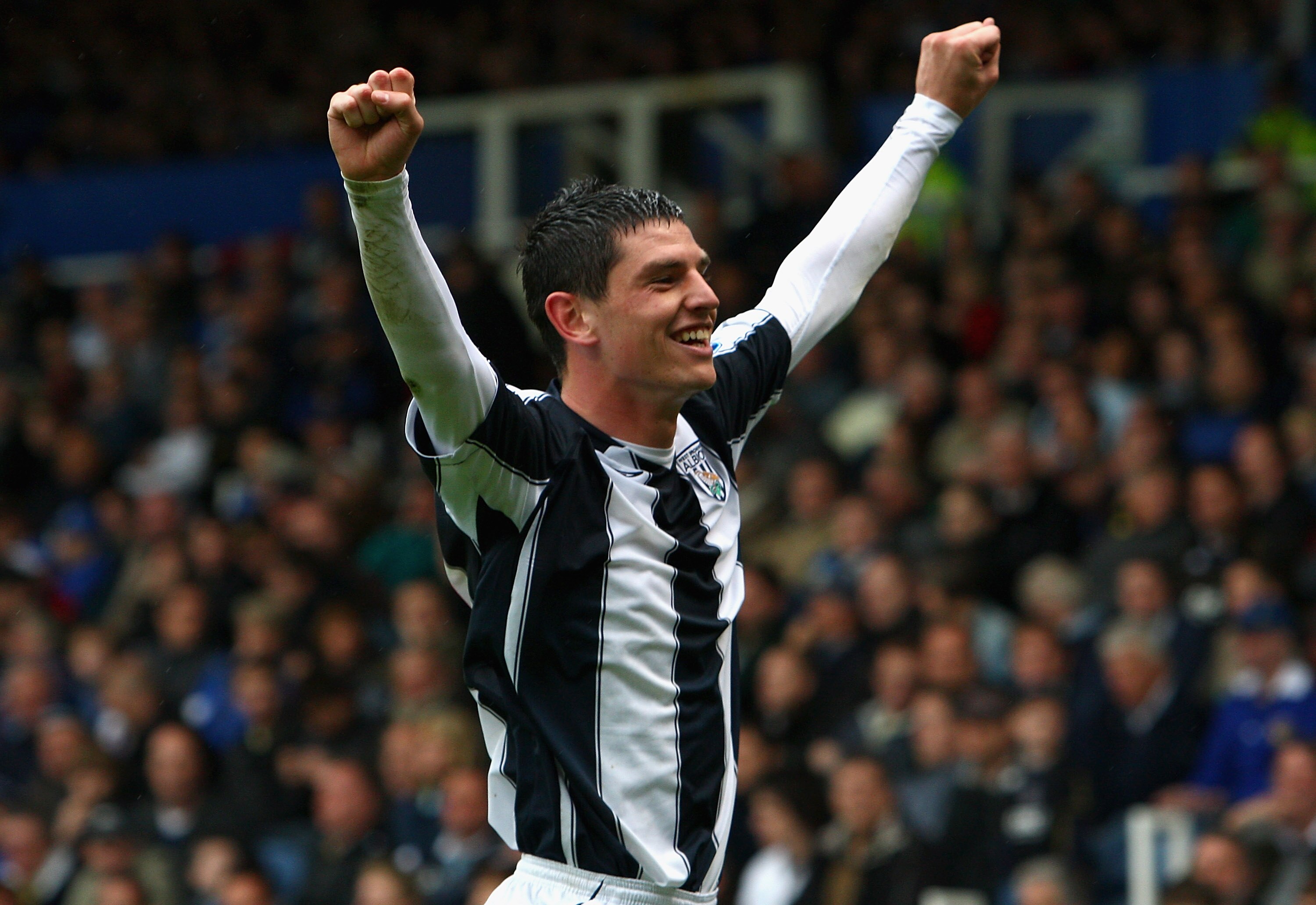PORTSMOUTH, UNITED KINGDOM - APRIL 11:  Graham Dorrans of West Brom celebrates after scoring during the Barclays Premier League match between Portsmouth and West Bromwich Albion at Fratton Park on April 11, 2009 in Portsmouth, England.  (Photo by Ryan Pie
