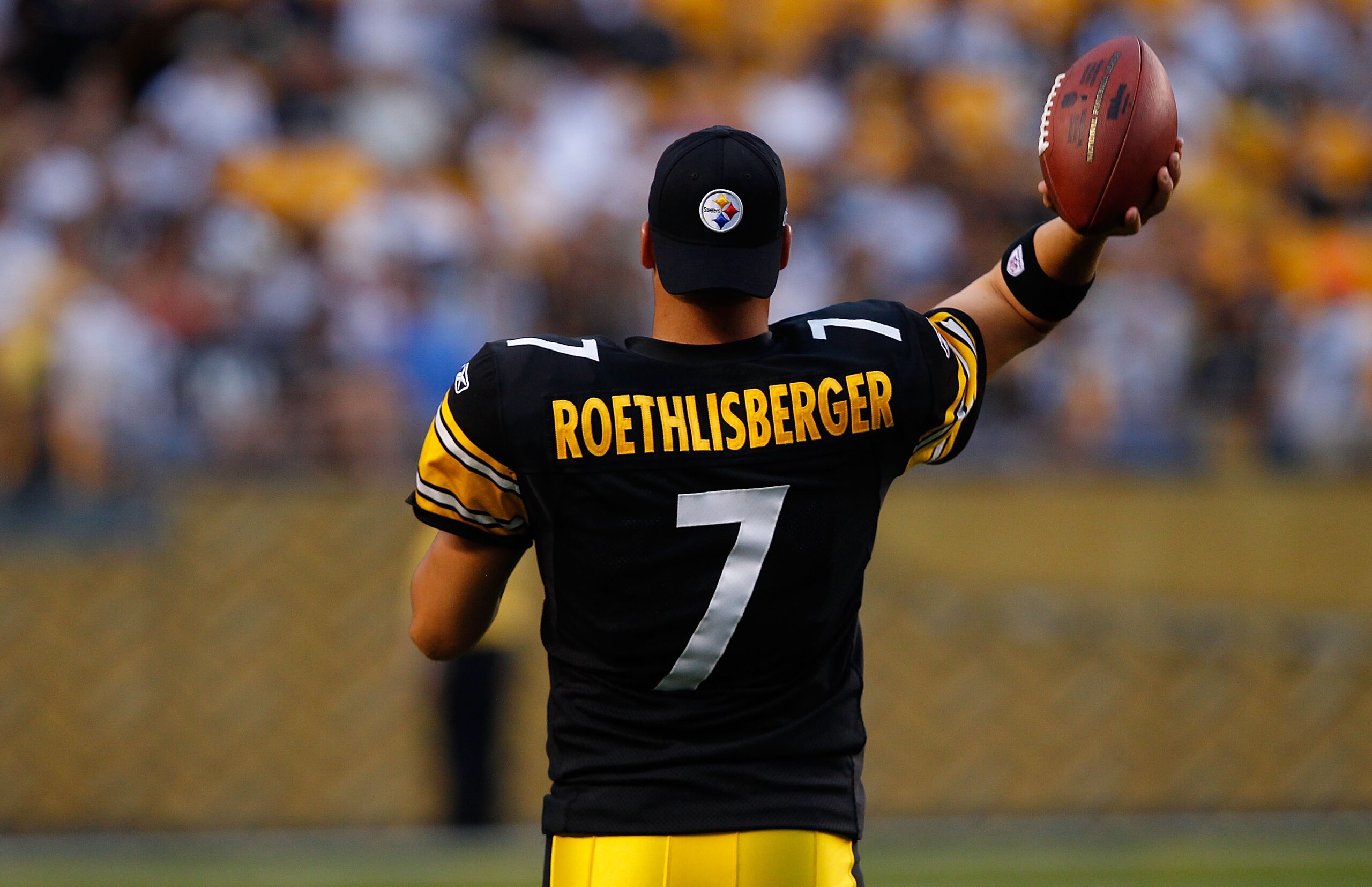 PITTSBURGH - AUGUST 14:  Ben Roethlisberger #7 of the Pittsburgh Steelers warms up prior to the game against the Detroit Lions on August 14, 2010 at Heinz Field in Pittsburgh, Pennsylvania.  (Photo by Jared Wickerham/Getty Images)