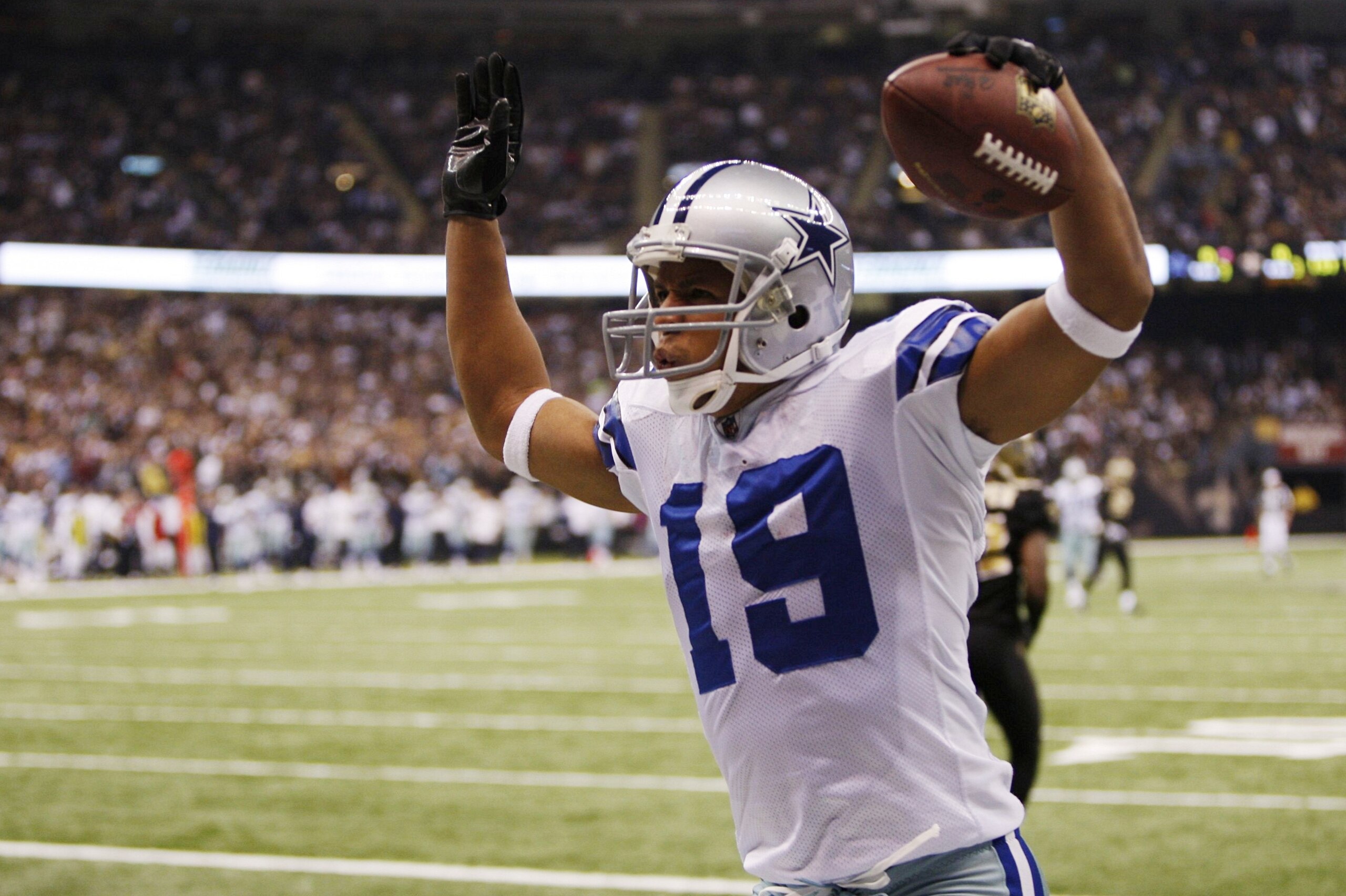 NEW ORLEANS - DECEMBER 19:  Miles Austin #19 of the Dallas Cowboys reacts after his 49-yard touchdown in the first quarter against the New Orleans Saints at the Louisiana Superdome on December 19, 2009 in New Orleans, Louisiana.  (Photo by Chris Graythen/