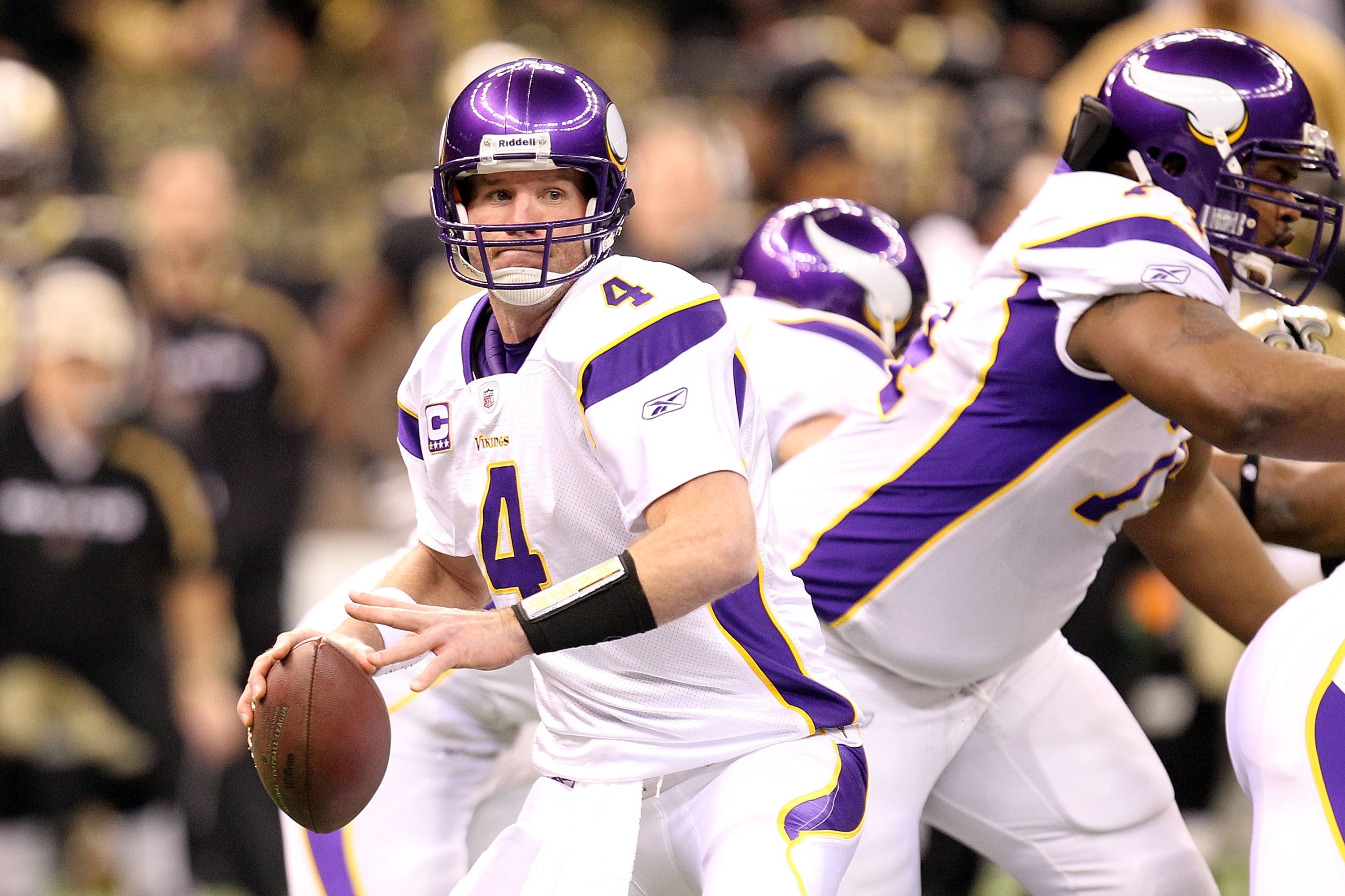 NEW ORLEANS - JANUARY 24:  Quarterback Brett Favre #4 of the Minnesota Vikings looks to pass against the New Orleans Saints during the NFC Championship Game at the Louisana Superdome on January 24, 2010 in New Orleans, Louisiana. The Saints won 31-28 in o