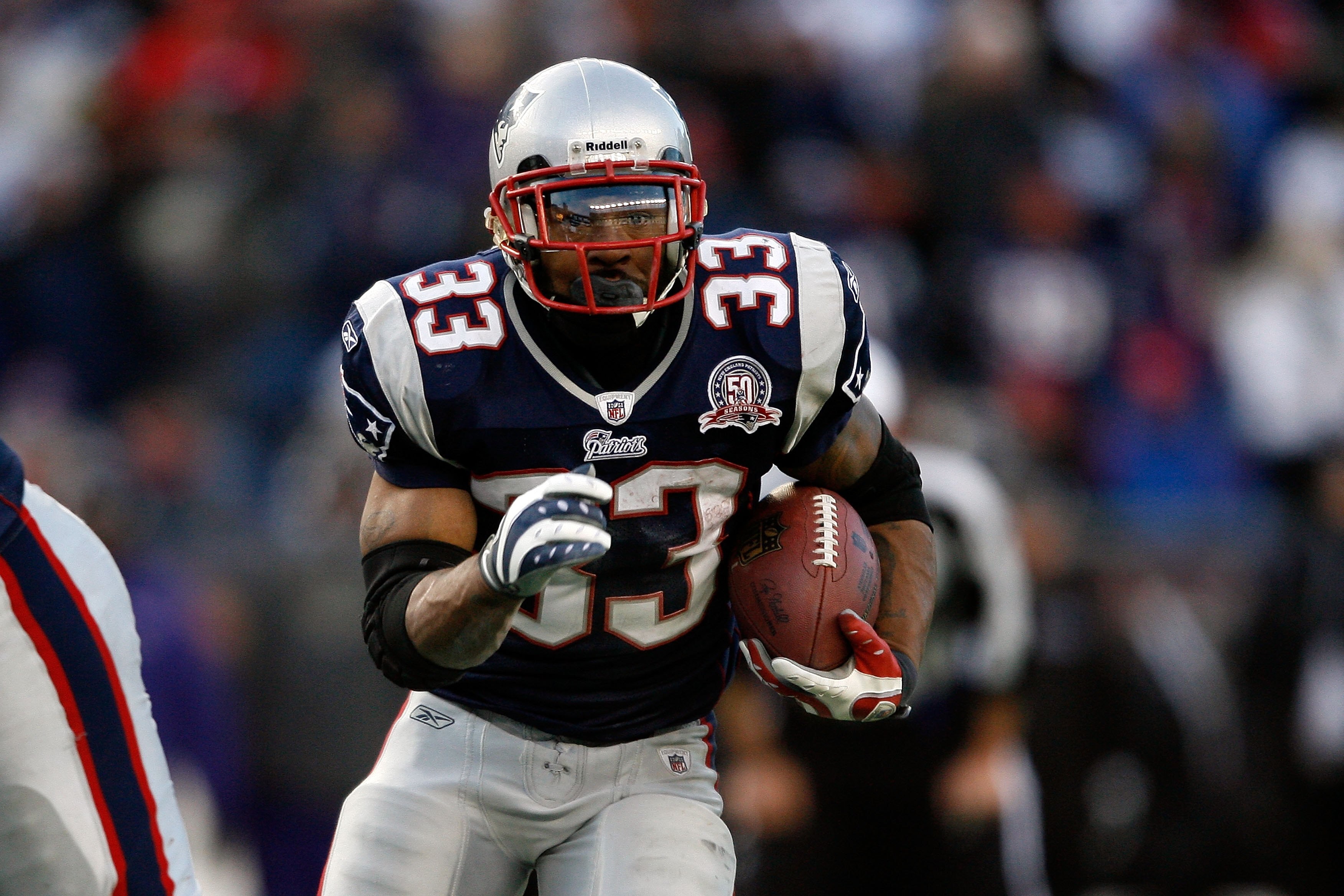 FOXBORO, MA - JANUARY 10:  Kevin Faulk #33 of the New England Patriots runs the ball against the Baltimore Ravens during the 2010 AFC wild-card playoff game at Gillette Stadium on January 10, 2010 in Foxboro, Massachusetts. The Ravens won 33-14. (Photo by
