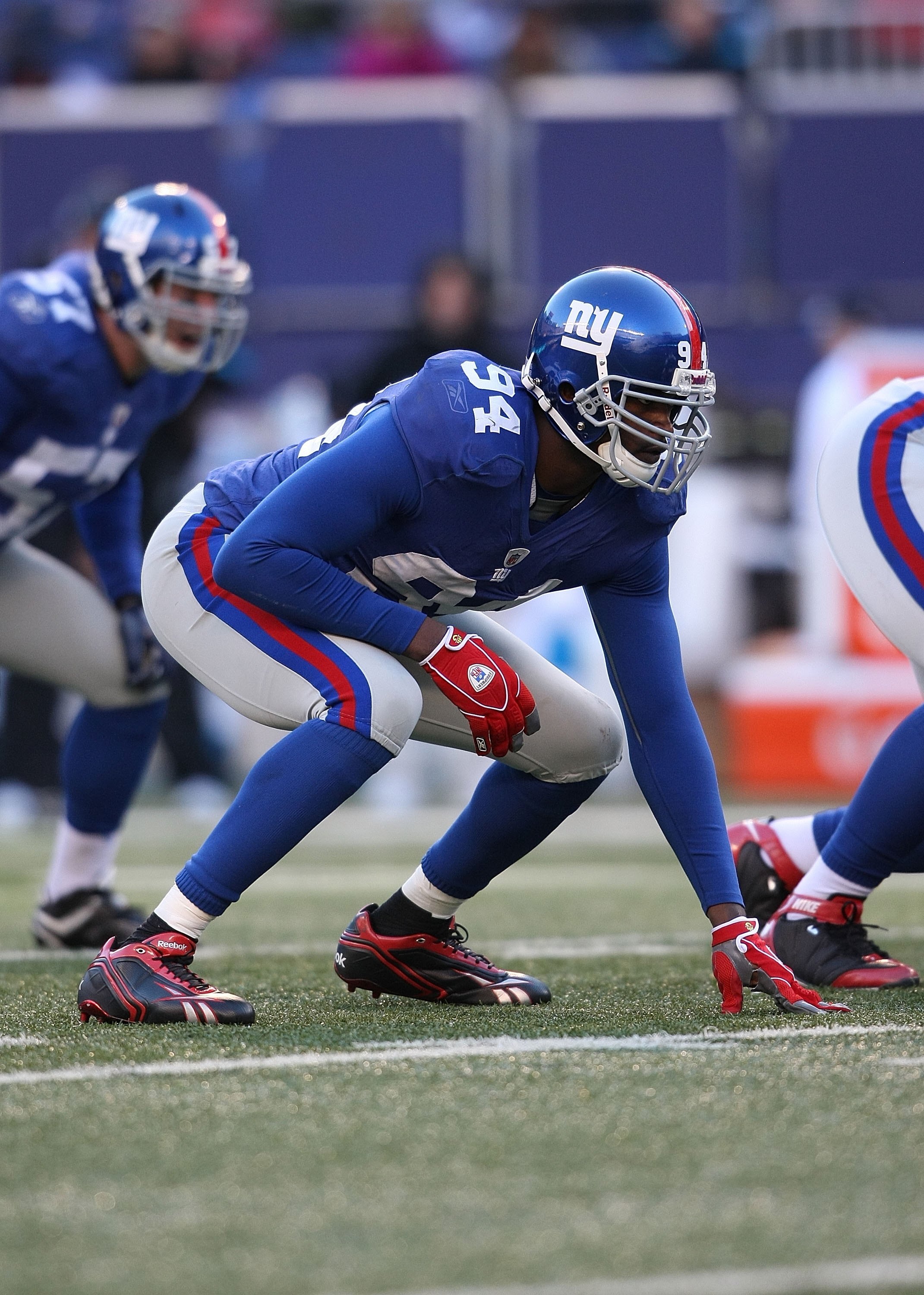 EAST RUTHERFORD, NJ - DECEMBER 27:  Mathias Kiwanuka #94 of the New York Giants against the Carolina Panthers at Giants Stadium on December 27, 2009 in East Rutherford, New Jersey.  (Photo by Nick Laham/Getty Images)