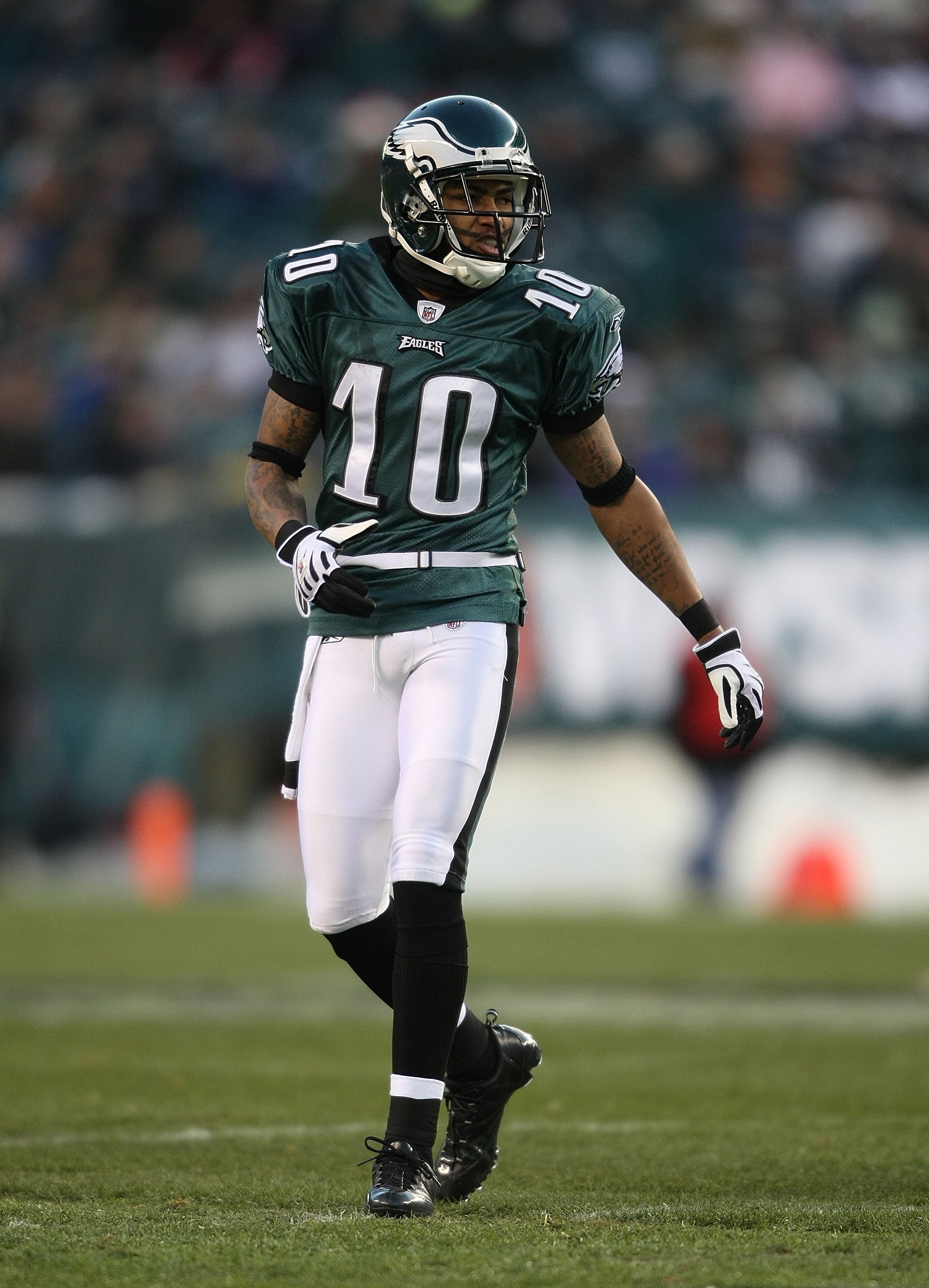 PHILADELPHIA - DECEMBER 20:  DeSean Jackson #10 of the Philadelphia Eagles lines up against the San Francisco 49ers at Lincoln Financial Field on December 20, 2009 in Philadelphia, Pennsylvania.  (Photo by Nick Laham/Getty Images)