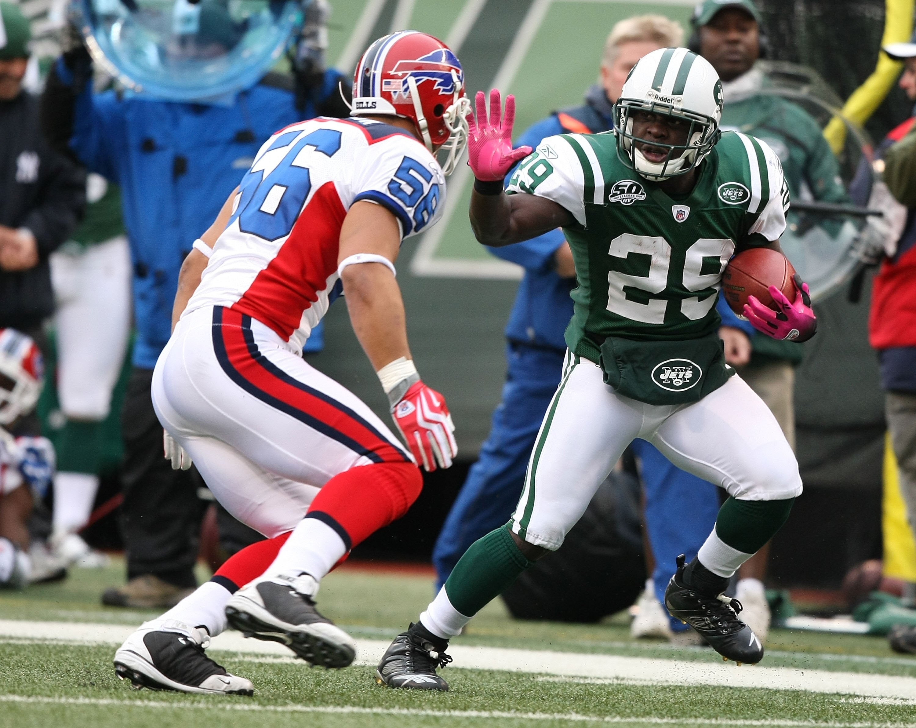 EAST RUTHERFORD, NJ - OCTOBER 18:  Leon Washington of The New York Jets runs against Keith Elison #56 of The Buffalo Bills during their game on October 18, 2009 at Giants Stadium in East Rutherford, New Jersey.  (Photo by Al Bello/Getty Images)