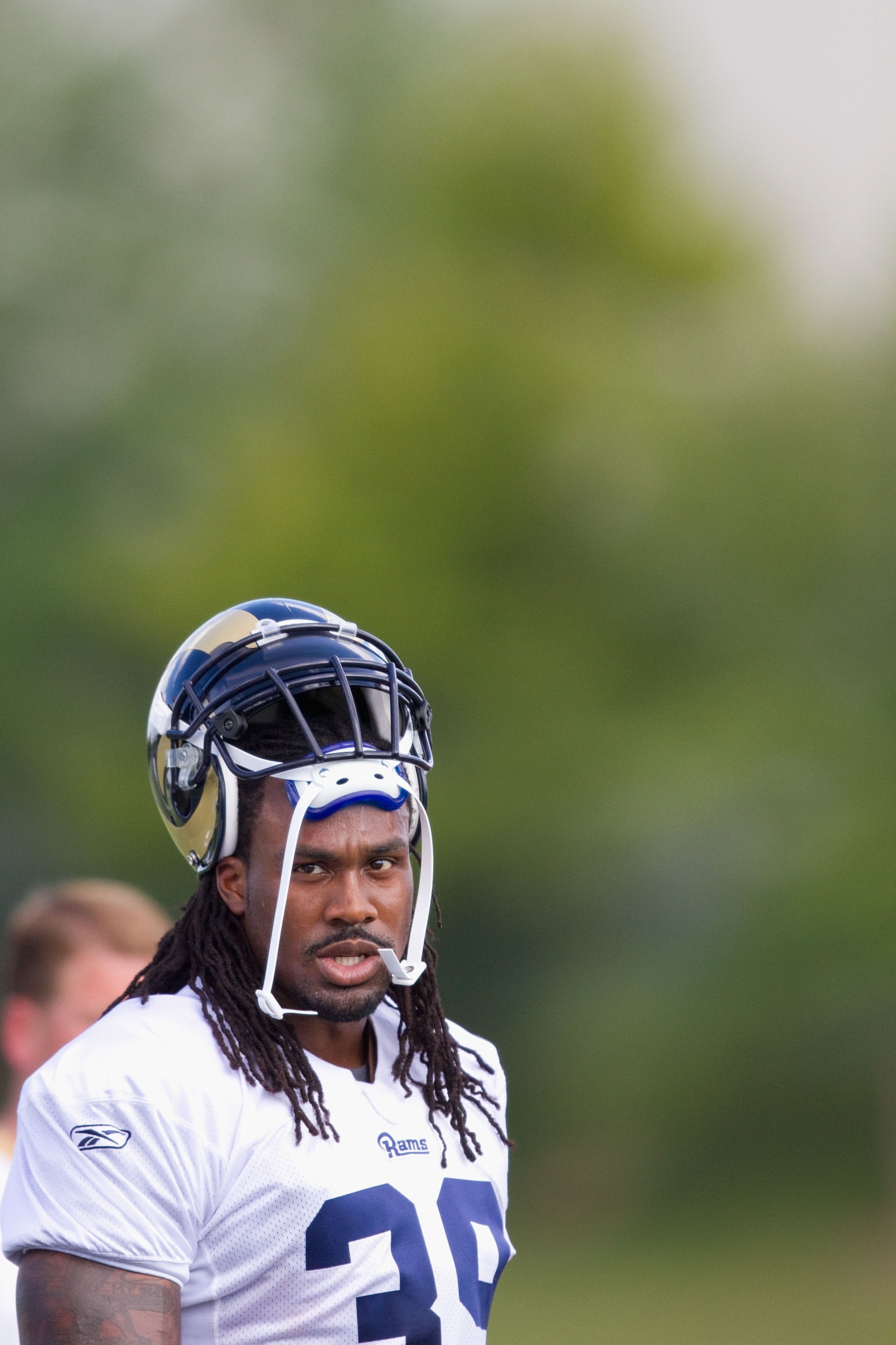 EARTH CITY, MO - JULY 31: Steven Jackson #39 of the St. Louis Rams looks on during training camp at the Russell Athletic Training Facility on July 31, 2010 in Earth City, Missouri.  (Photo by Dilip Vishwanat/Getty Images)