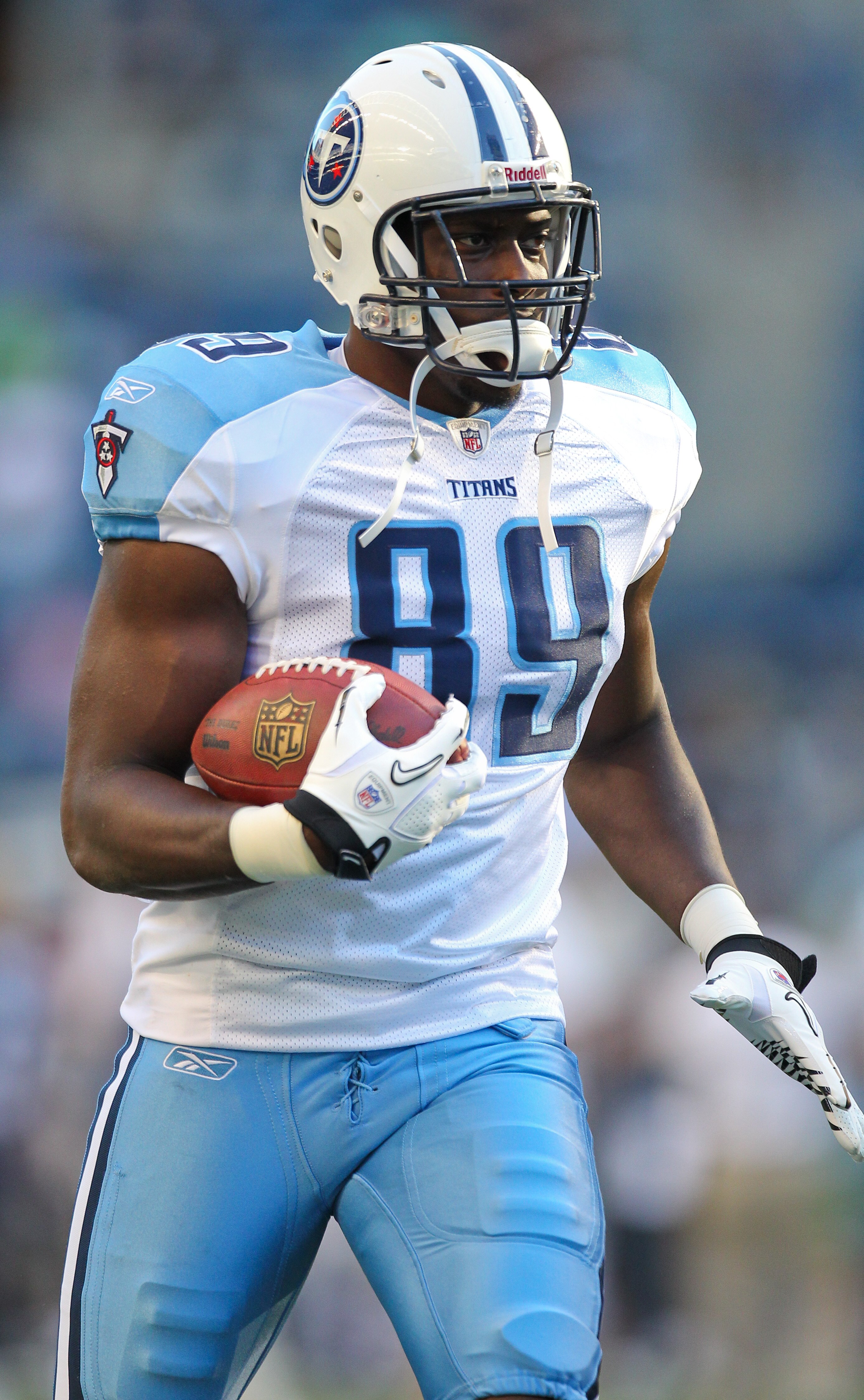 SEATTLE - AUGUST 14:  Wide receiver Jared Cook #89 of the Tennessee Titans rushes during warmups prior to the preseason game against the Seattle Seahawks at Qwest Field on August 14, 2010 in Seattle, Washington. (Photo by Otto Greule Jr/Getty Images)