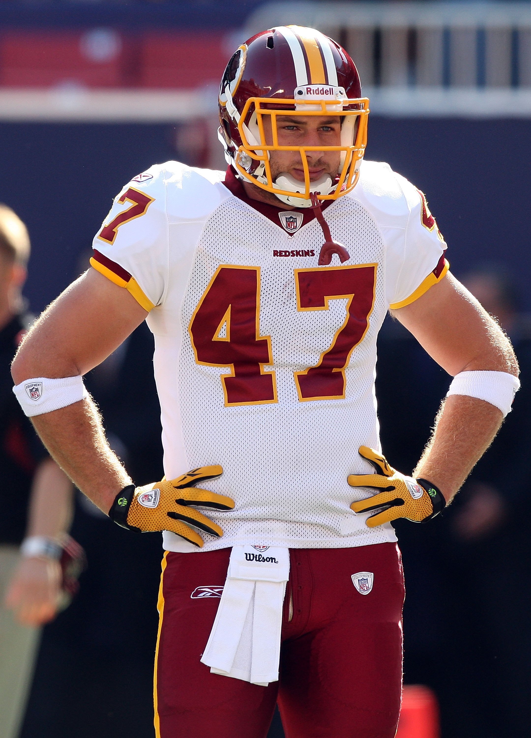 EAST RUTHERFORD, NJ - SEPTEMBER 13:  Chris Cooley #47 of the Washington Redskins warms up before playing the New York Giants on September 13, 2009 at Giants Stadium in East Rutherford, New Jersey.  (Photo by Jim McIsaac/Getty Images)