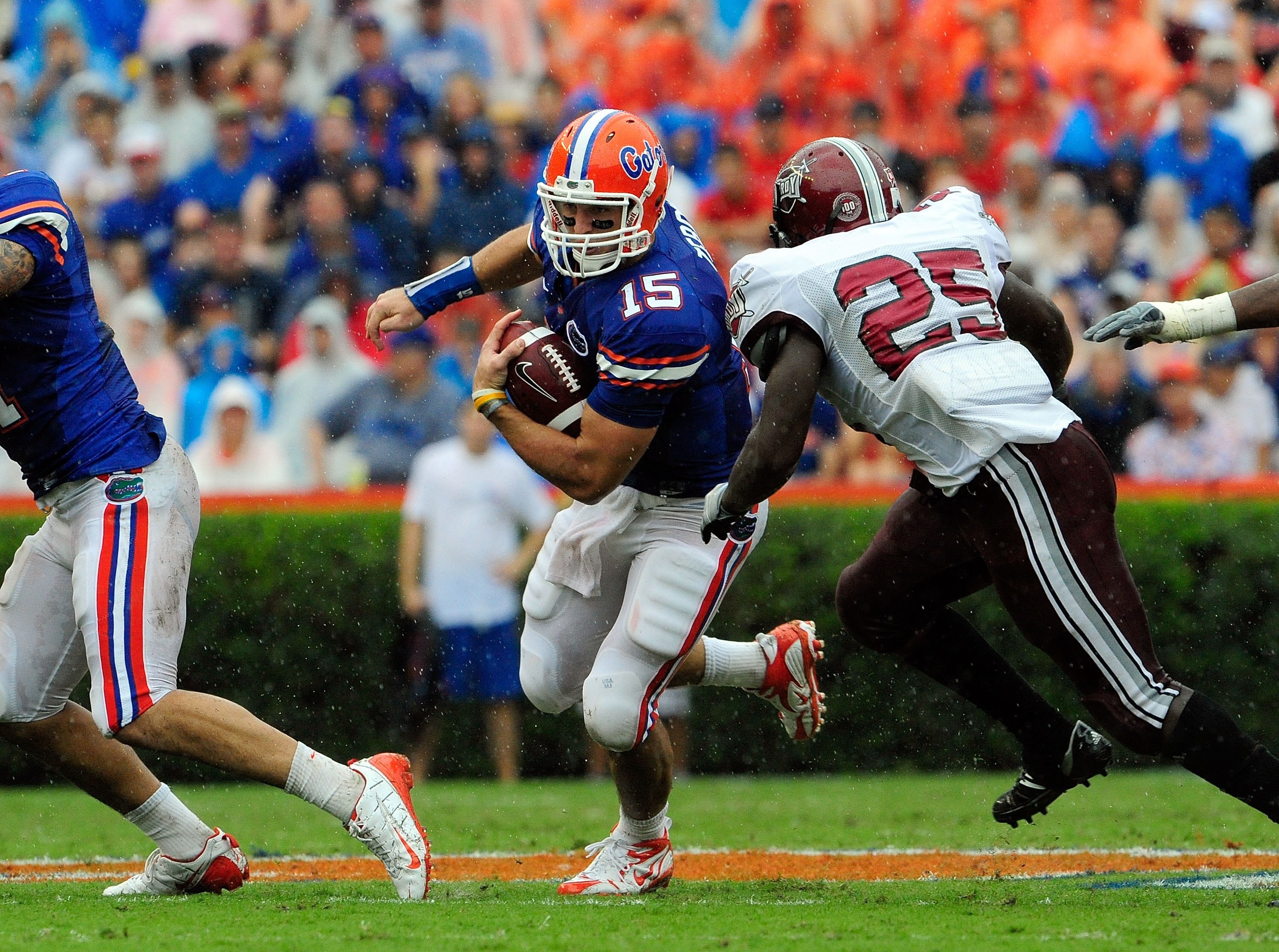 GAINESVILLE, FL - SEPTEMBER 12:  Tim Tebow #15 of the Florida Gators runs for yardage during the game against the Troy Trojans at Ben Hill Griffin Stadium on September 12, 2009 in Gainesville, Florida.  (Photo by Sam Greenwood/Getty Images)