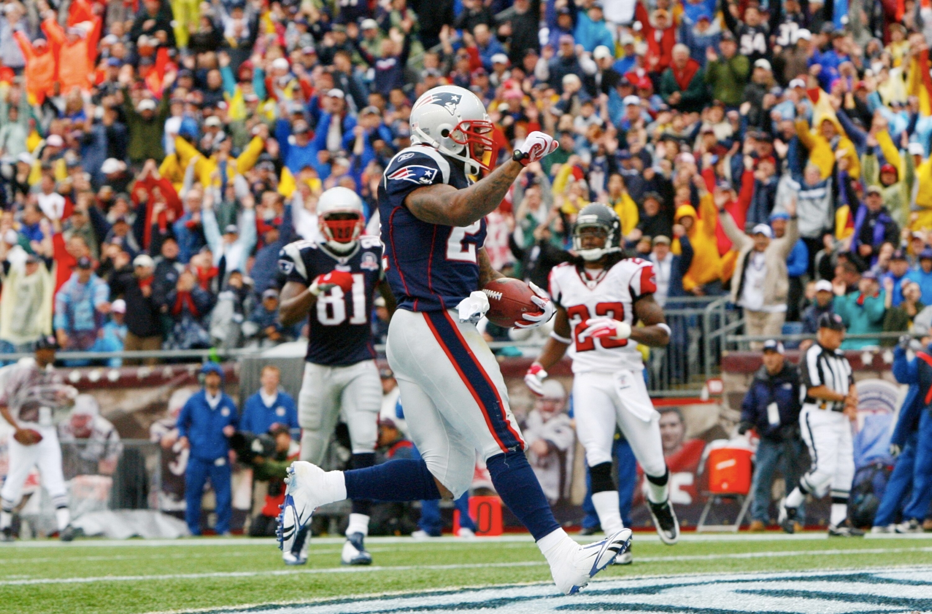 FOXBORO, MA - SEPTEMBER 27:  Running back Fred Taylor #21 of the New England Patriots rushes in for an 8-yard touchdown against the Atlanta Falcons during the second quarter of the game at Gillette Stadium on September 27, 2009 in Foxboro, Massachusetts.
