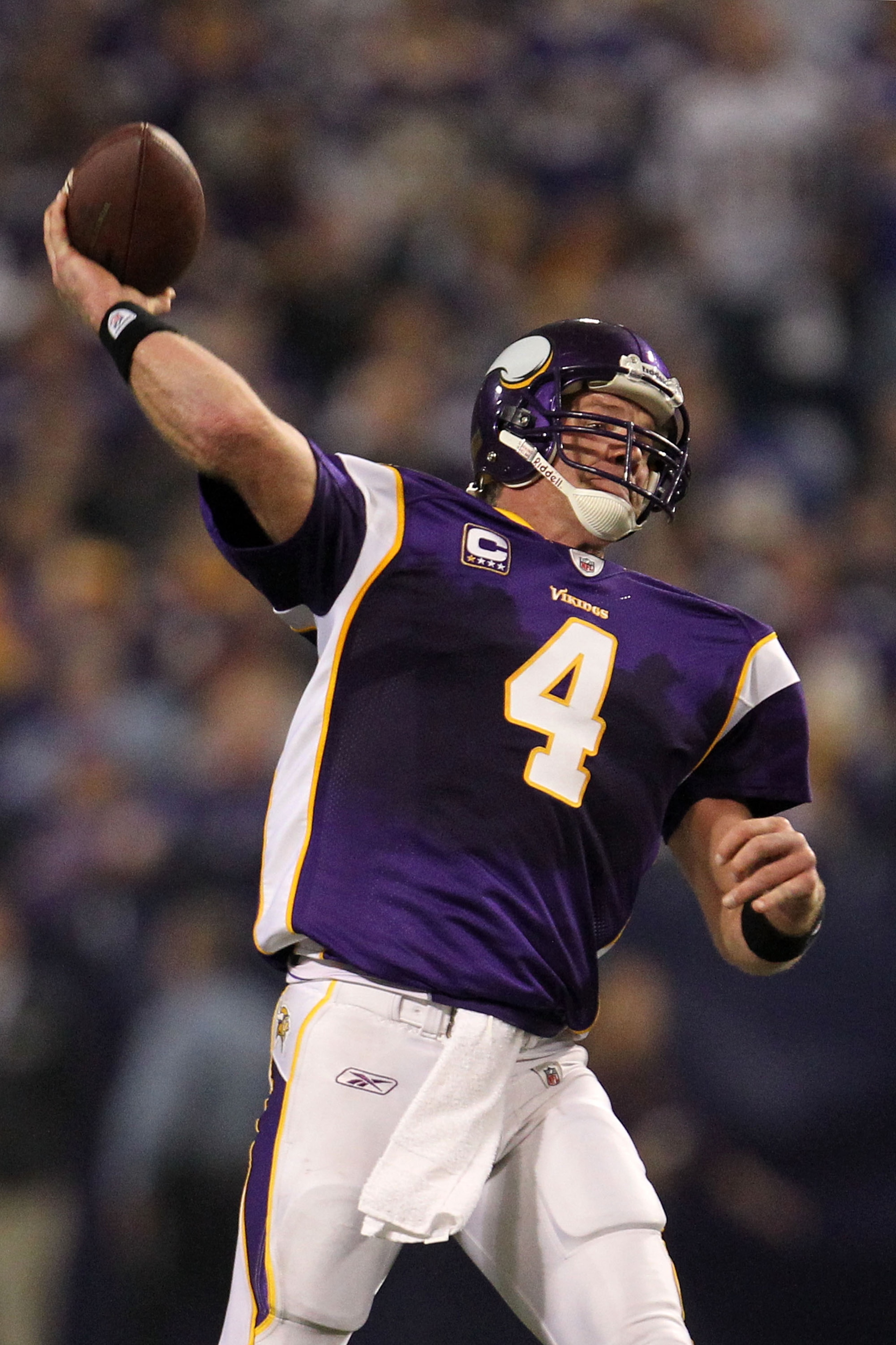MINNEAPOLIS - JANUARY 17:  Quarterback Brett Favre #4 of the Minnesota Vikings throws a pass against the Dallas Cowboys during the fourth quarter of the NFC Divisional Playoff Game at Hubert H. Humphrey Metrodome on January 17, 2010 in Minneapolis, Minnes